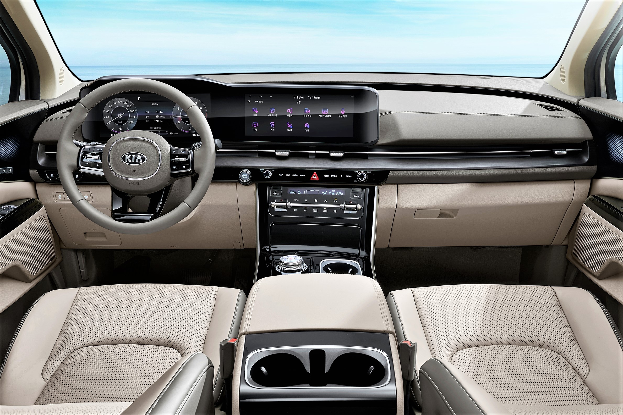 Lo noi that Kia Sedona 2021 - ghe ngoi thuong gia, dong ho dien tu hinh anh