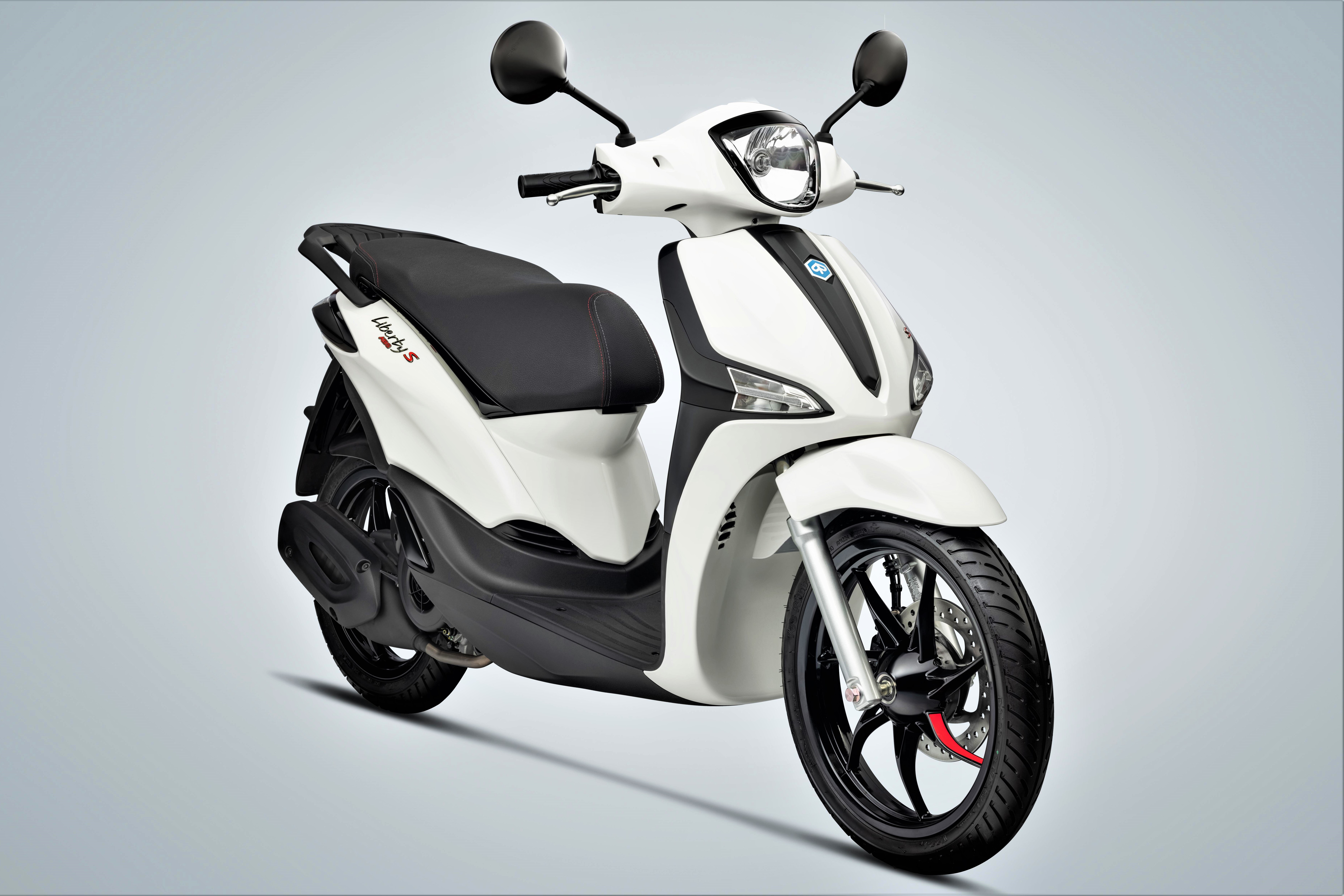 Piaggio Liberty S Black Series ra mat gia 58,5 trieu doi dau SH Mode hinh anh