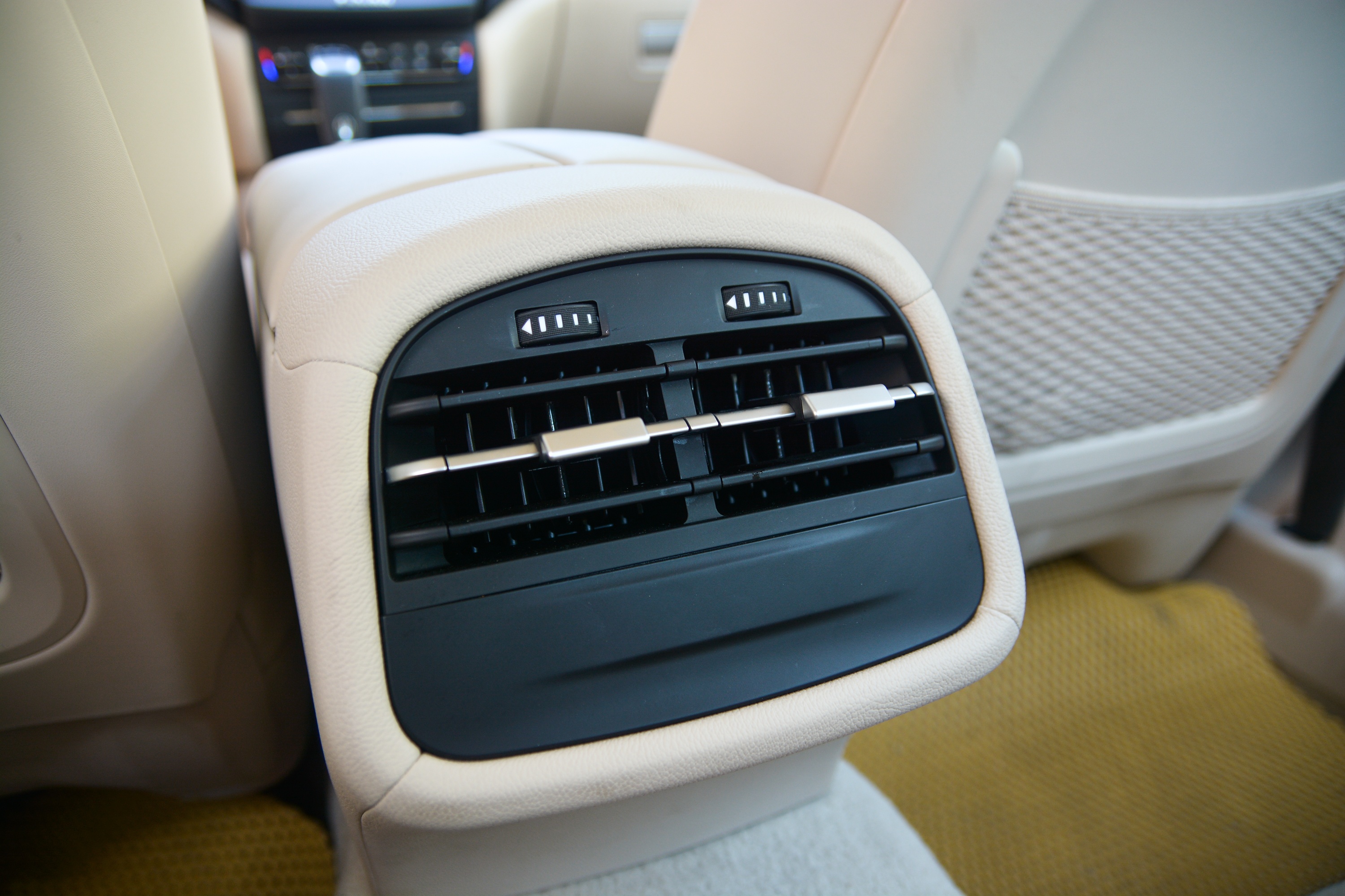 Chi tiet Maserati Ghibli o VN - sedan manh 350 ma luc,  gia tu 5, 69 ty anh 11