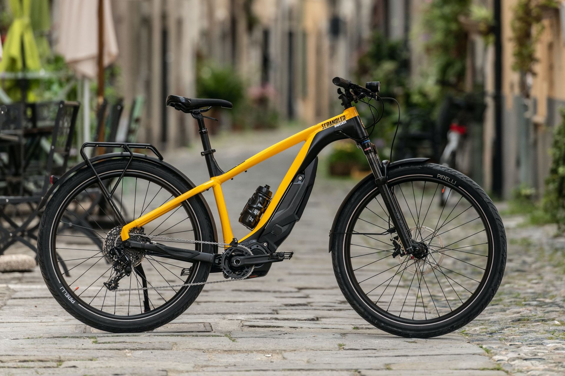 Can canh xe dap dien Ducati e-Scrambler gia gan 4.300 USD anh 1