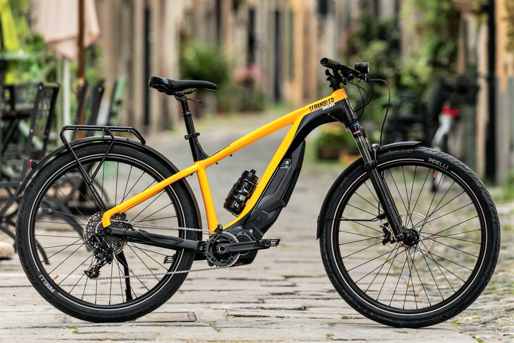 Xe dap dien Ducati e-Scrambler gia gan 4.300 USD hinh anh