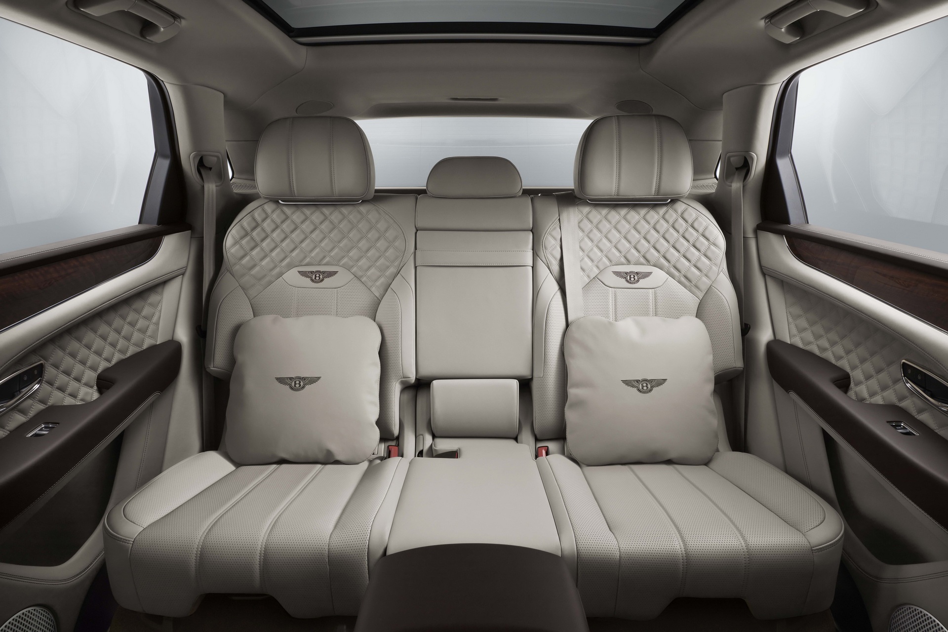 Bentley ra mắt bộ phụ kiện dành riêng cho SUV Bentayga ảnh 4 Bentley ra mat bo phu kien danh rieng cho SUV Bentayga anh 4
