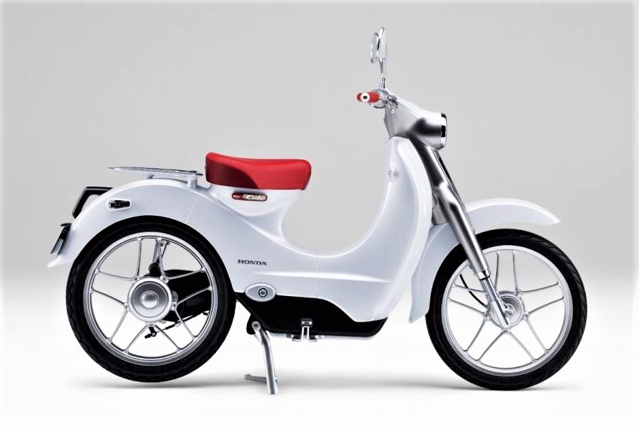 Honda Super Cub sap co phien ban chay dien hinh anh