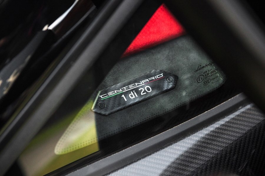 Hàng hiếm Lamborghini Centenario Roadster 2017 rao bán giá triệu USD ảnh 6 Hang hiem Lamborghini Centenario Roadster 2017 rao ban gia trieu USD anh 6