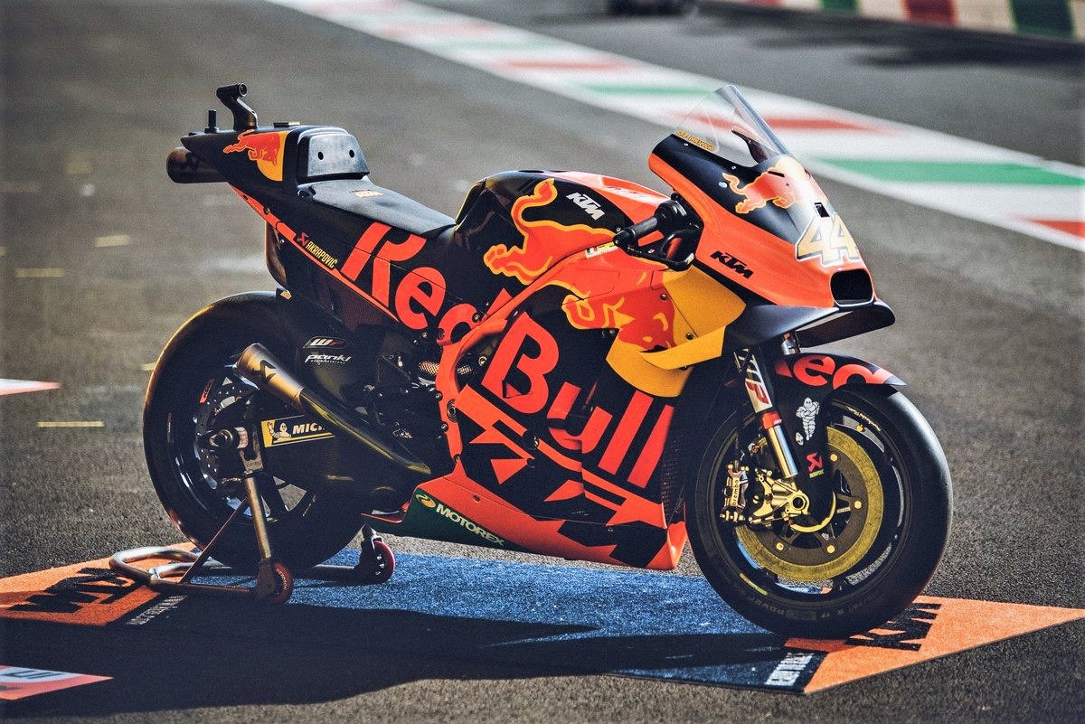 Xe dua MotoGP duoc rao ban cong khai, gia gan 340.000 USD hinh anh