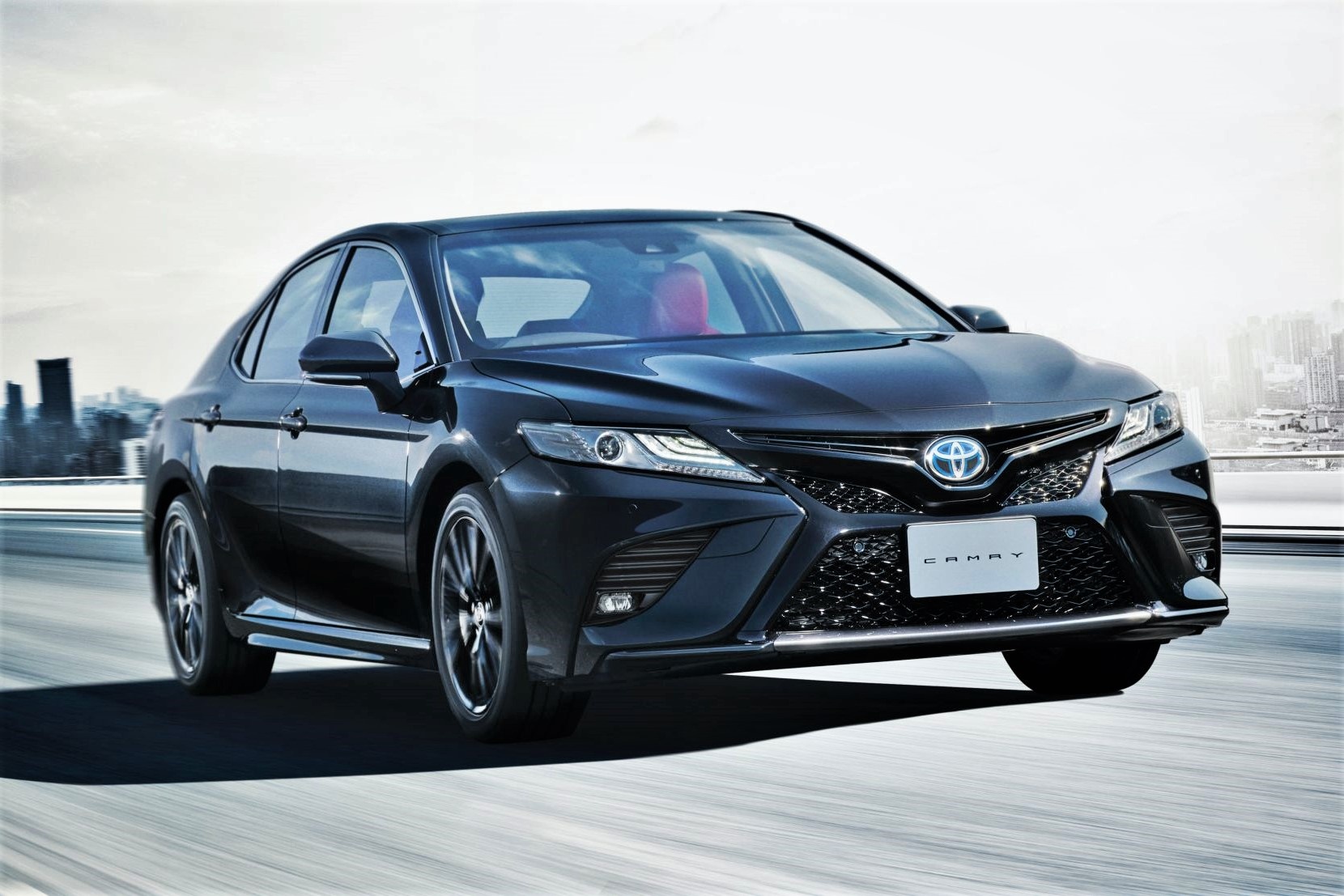 Toyota Camry ky niem 40 nam bang phien ban Black Edition hinh anh