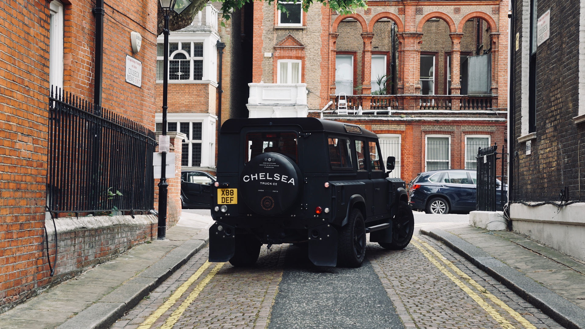 Land Rover Defender lan banh 40.925 km rao ban 65.000 USD anh 7