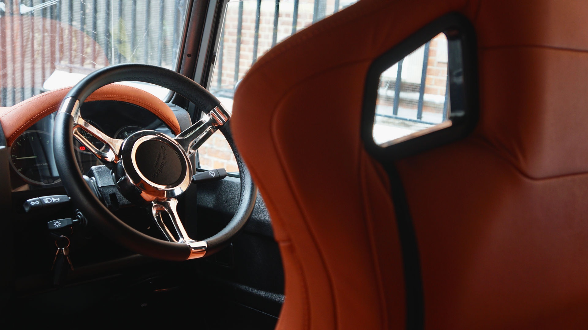 Land Rover Defender lan banh 40.925 km rao ban 65.000 USD anh 4