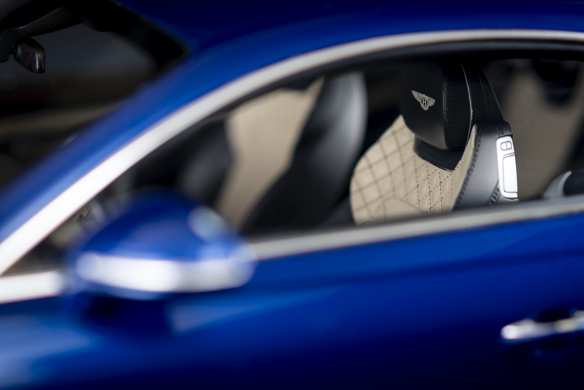 Chi tiet mo hinh Bentley Continental GT gia hon 9.000 USD anh 4