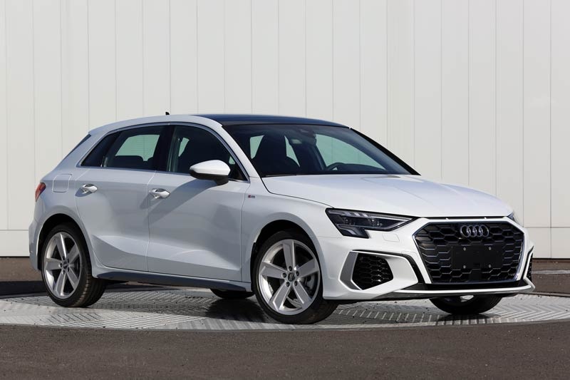 Lộ diện Audi A3 phiên bản trục cơ sở kéo dài,  trang bị động cơ 1.5L ảnh 6 Lo dien Audi A3 phien ban truc co so keo dai,  trang bi dong co 1.5L anh 6