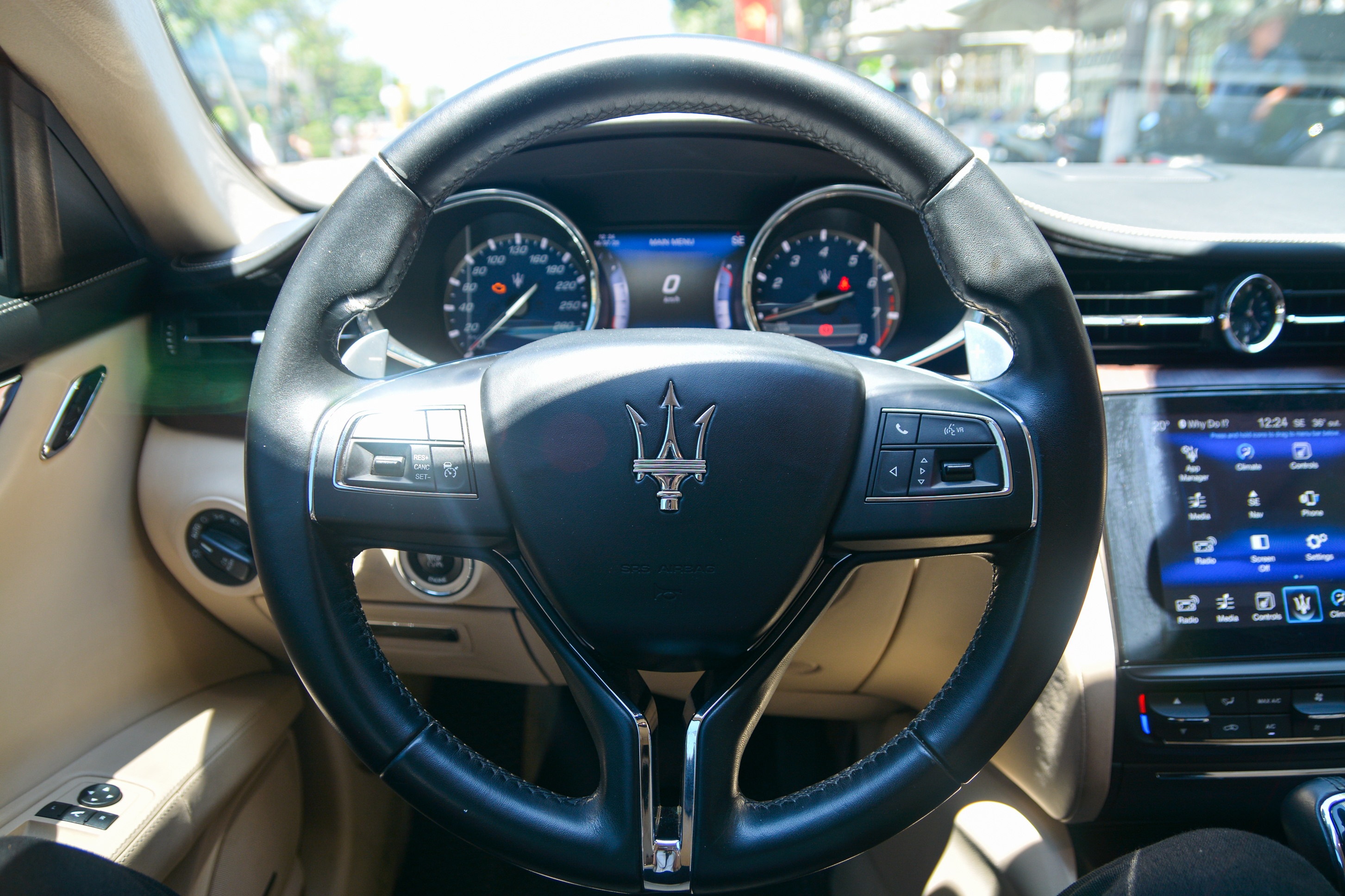 Cận cảnh sedan hạng sang Maserati Quattroporte giá từ 7, 7 tỷ đồng ảnh 7 Can canh sedan hang sang Maserati Quattroporte gia tu 7, 7 ty dong anh 7