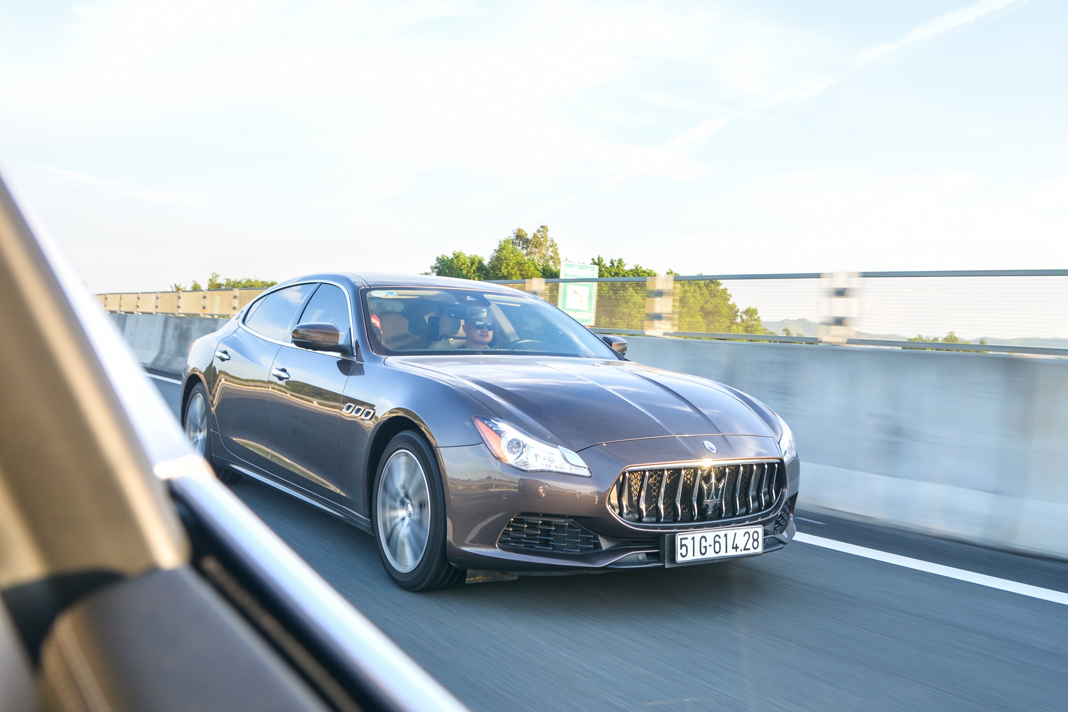 Cận cảnh sedan hạng sang Maserati Quattroporte giá từ 7, 7 tỷ đồng ảnh 1 Can canh sedan hang sang Maserati Quattroporte gia tu 7, 7 ty dong anh 1