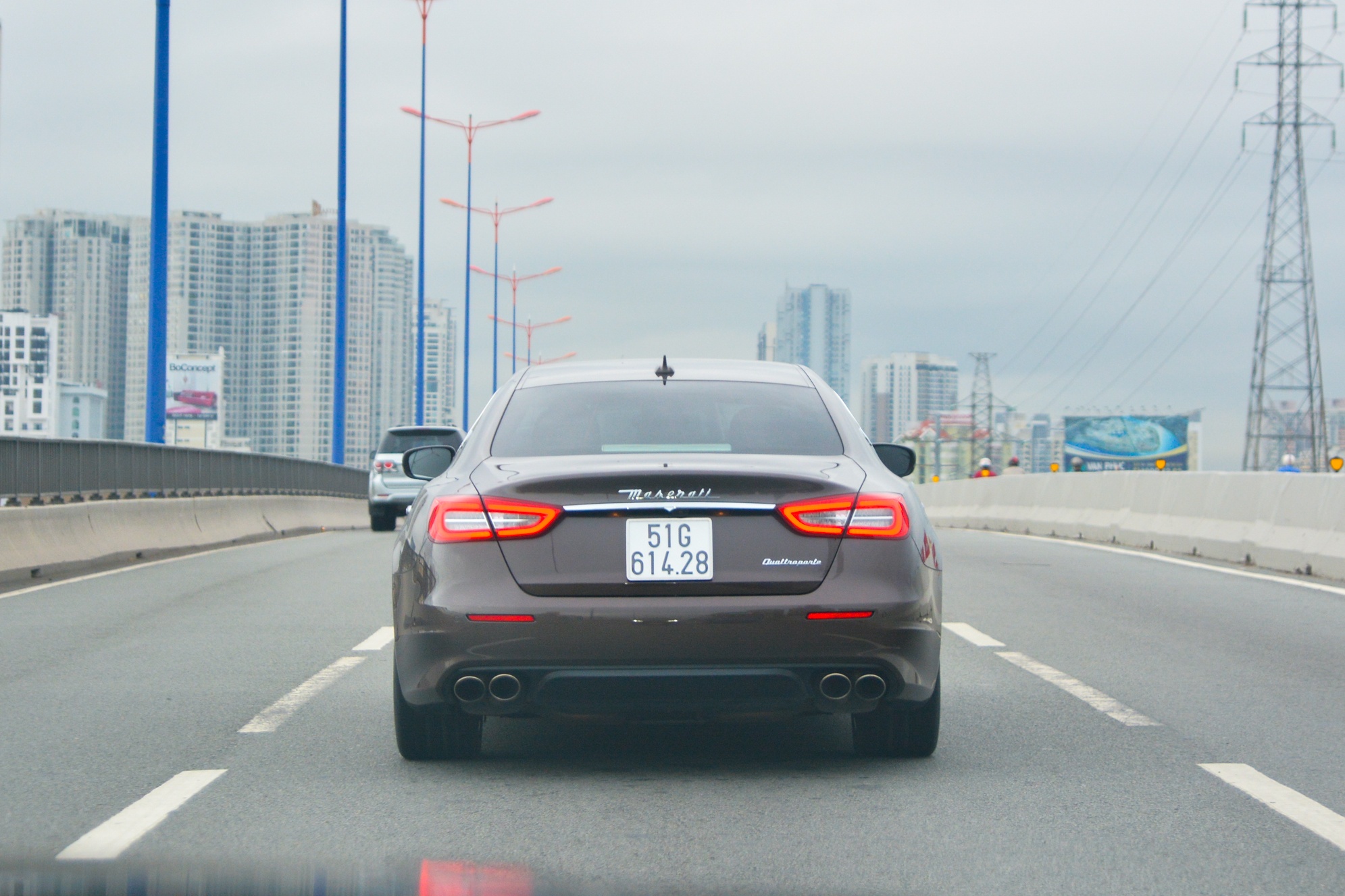 Cận cảnh sedan hạng sang Maserati Quattroporte giá từ 7, 7 tỷ đồng ảnh 3 Can canh sedan hang sang Maserati Quattroporte gia tu 7, 7 ty dong anh 3