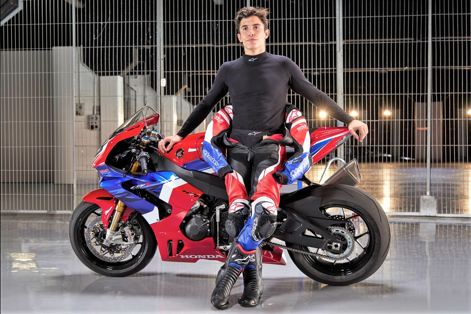 Honda ra mat superbike CBR1000RR-R tai VN - dat nhat 1,049 ty dong hinh anh