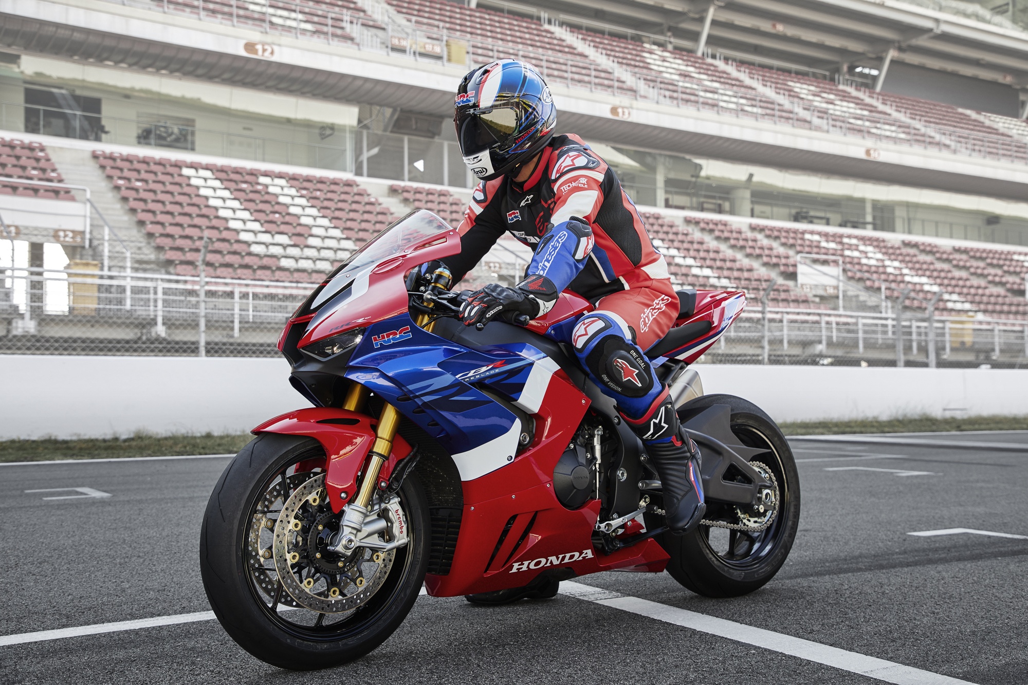 Honda VN ra mắt CBR1000RR-R - 2 phiên bản,  giá từ 949 triệu đồng ảnh 4 Honda VN ra mat CBR1000RR-R - 2 phien ban,  gia tu 949 trieu dong anh 4
