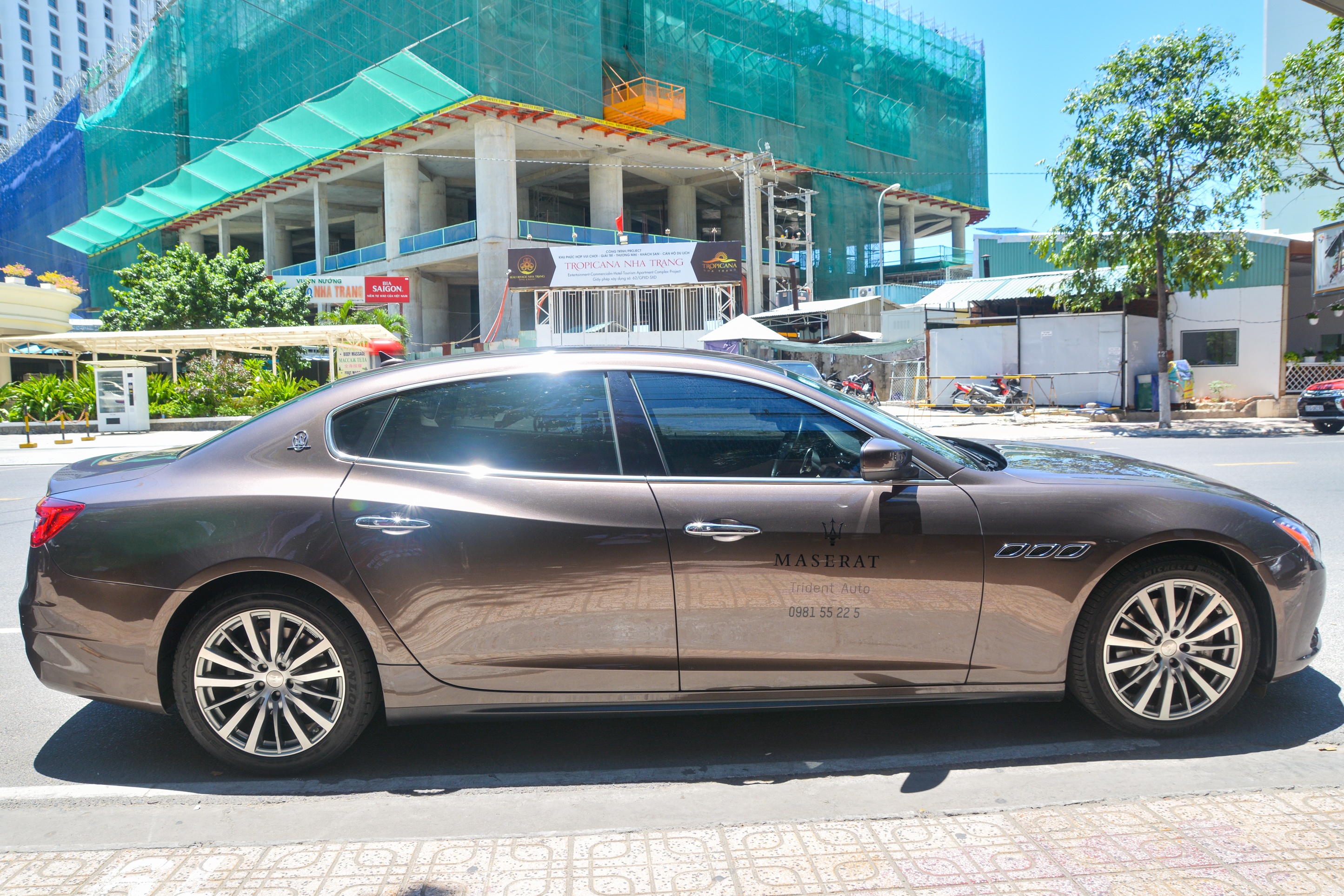 Cận cảnh sedan hạng sang Maserati Quattroporte giá từ 7, 7 tỷ đồng ảnh 14 Can canh sedan hang sang Maserati Quattroporte gia tu 7, 7 ty dong anh 14