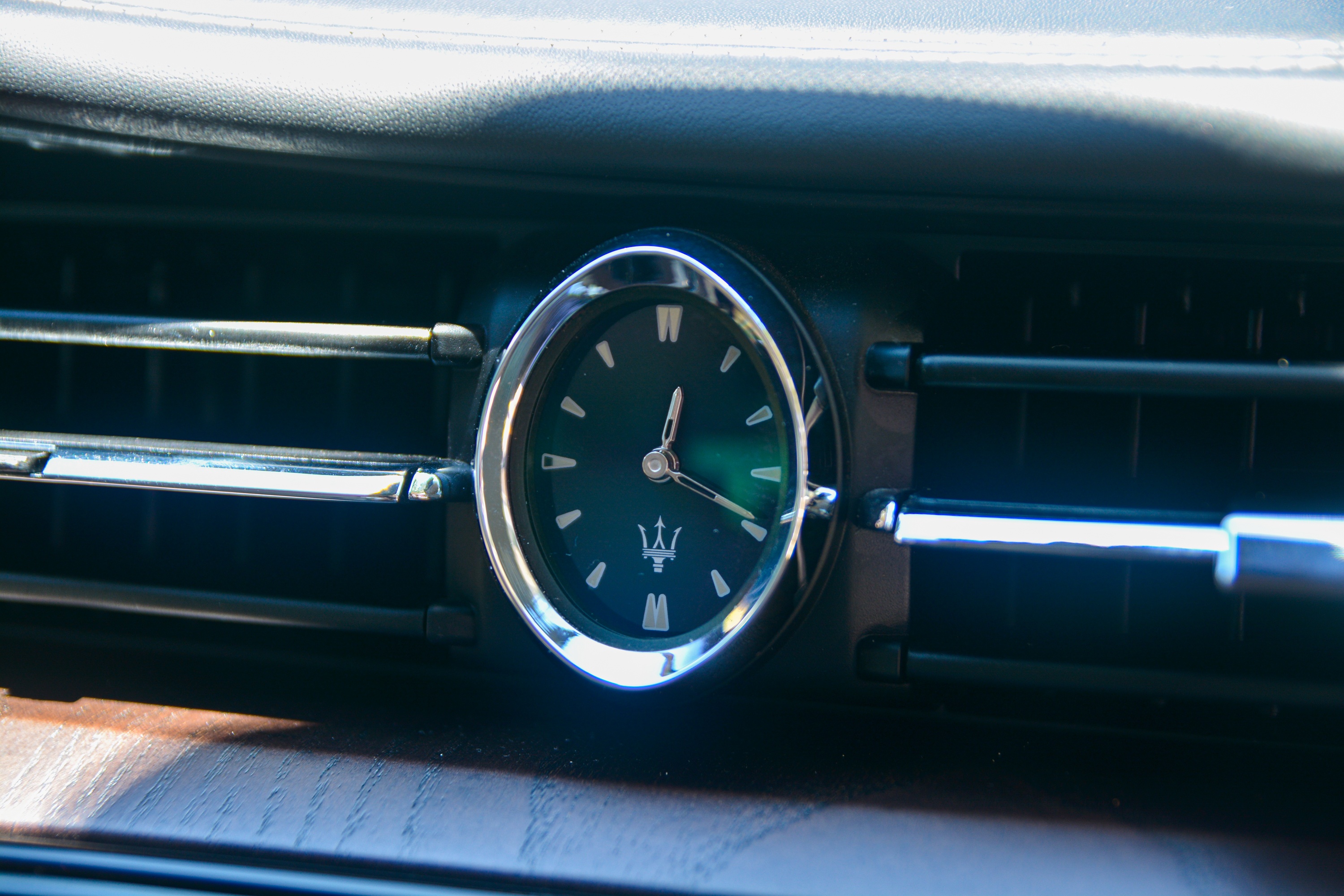 Cận cảnh sedan hạng sang Maserati Quattroporte giá từ 7, 7 tỷ đồng ảnh 9 Can canh sedan hang sang Maserati Quattroporte gia tu 7, 7 ty dong anh 9