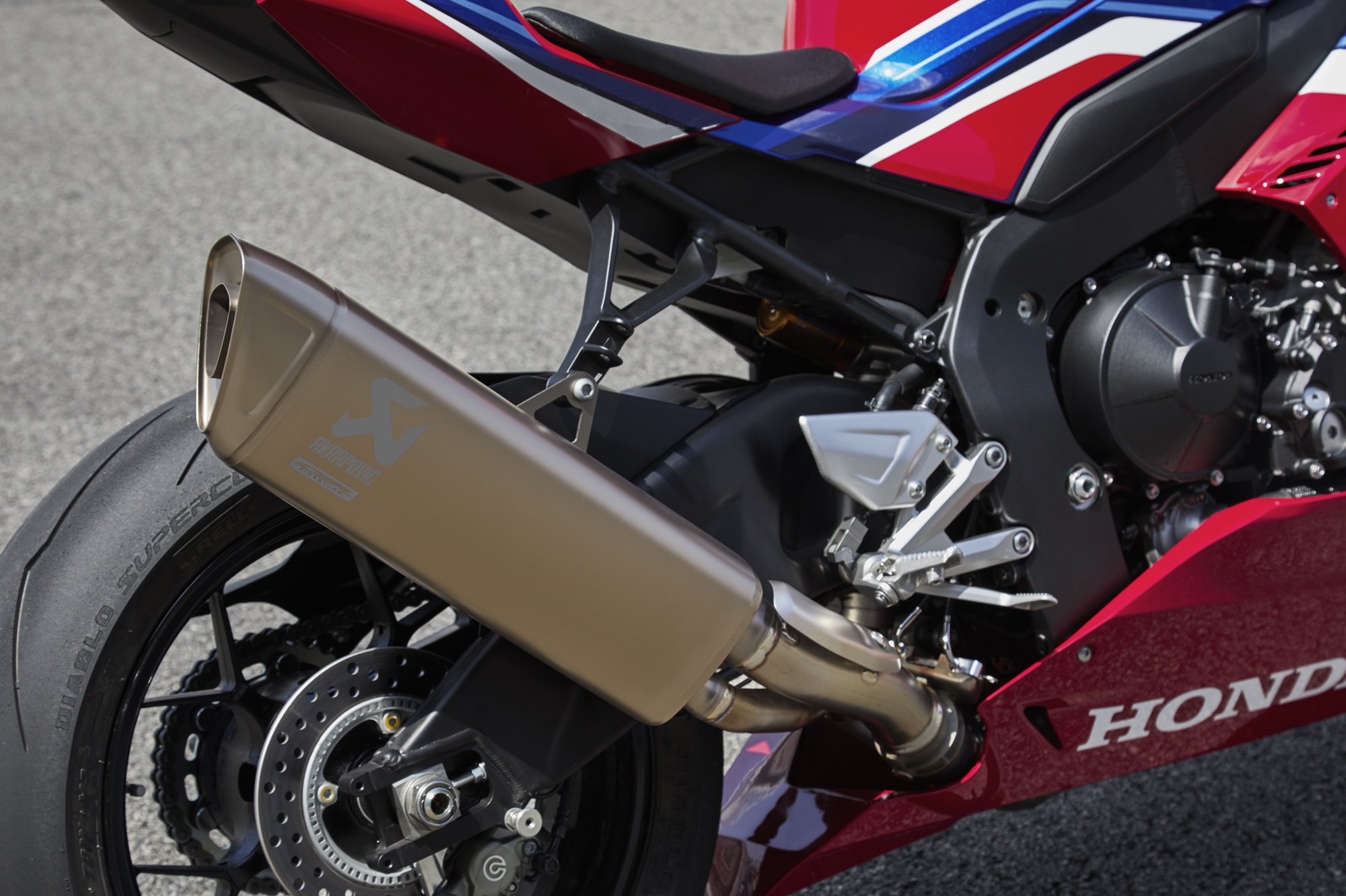 Honda VN ra mắt CBR1000RR-R - 2 phiên bản,  giá từ 949 triệu đồng ảnh 2 Honda VN ra mat CBR1000RR-R - 2 phien ban,  gia tu 949 trieu dong anh 2