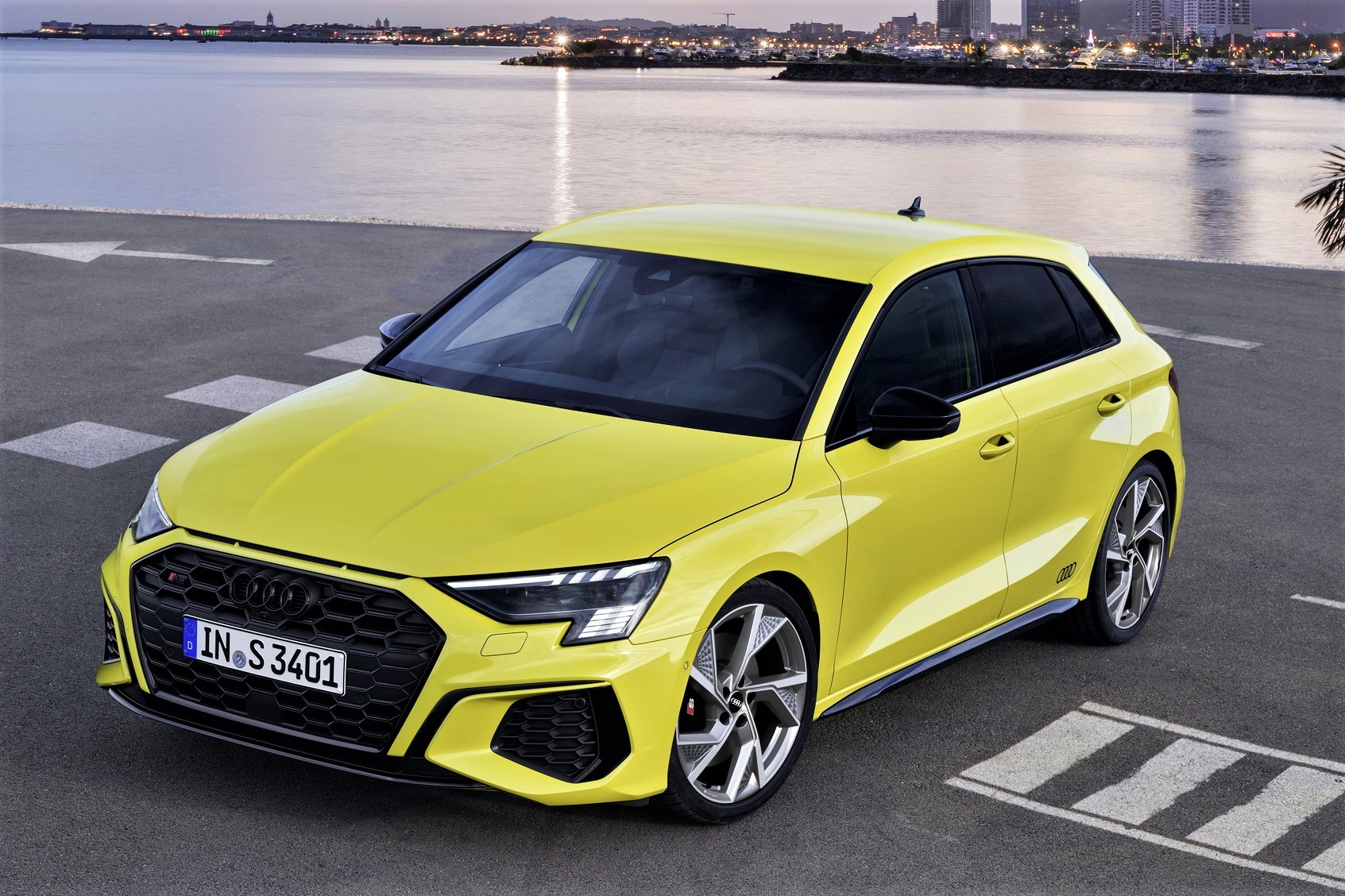 Ra mat Audi S3 2021 -  2 bien the, cong suat 306 ma luc hinh anh