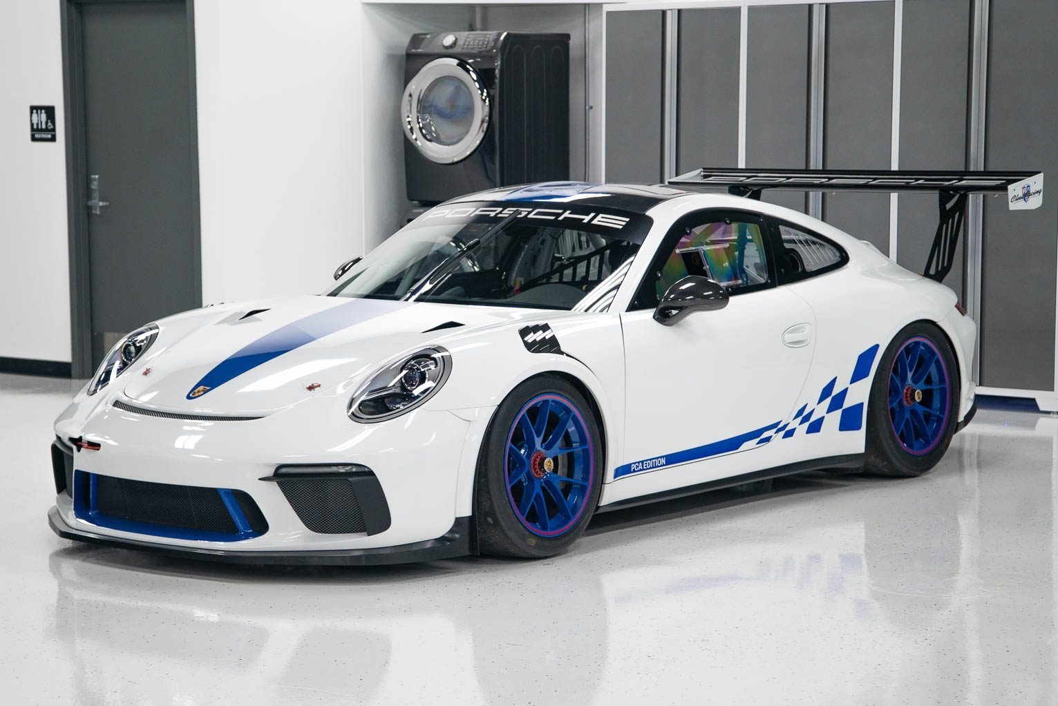 Dau gia Porsche 911 GT3 phien ban xe dua hinh anh
