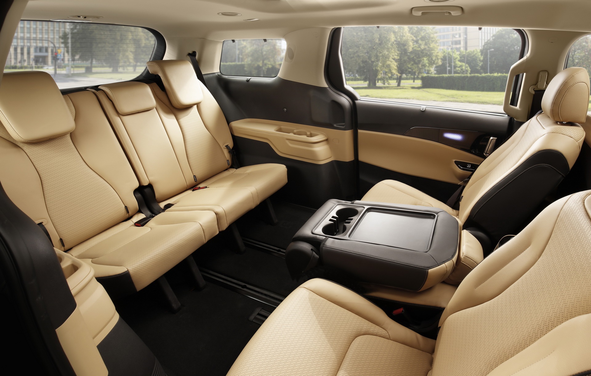 Chi tiết Kia Sedona 2021 - thay đổi thiết kế,  nâng cấp trang bị ảnh 8 Chi tiet Kia Sedona 2021 - thay doi thiet ke,  nang cap trang bi anh 8