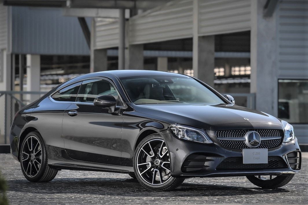 Mercedes-Benz C200 Coupe AMG 2020 ra mat tai Malaysia hinh anh