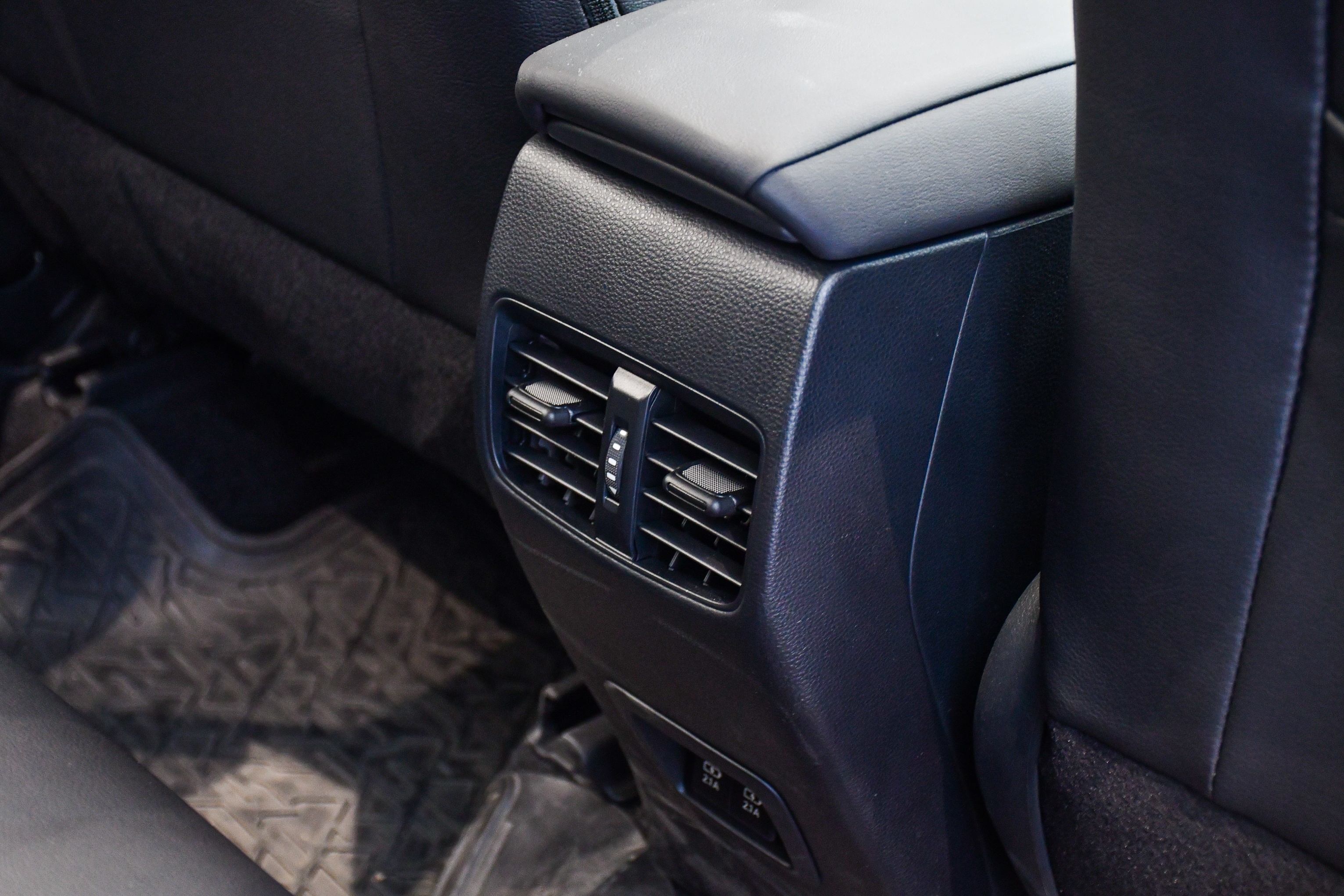 Chi tiet Corolla Cross 1.8HV,  SUV duoi 1 ty trang bi dong co hybrid anh 11