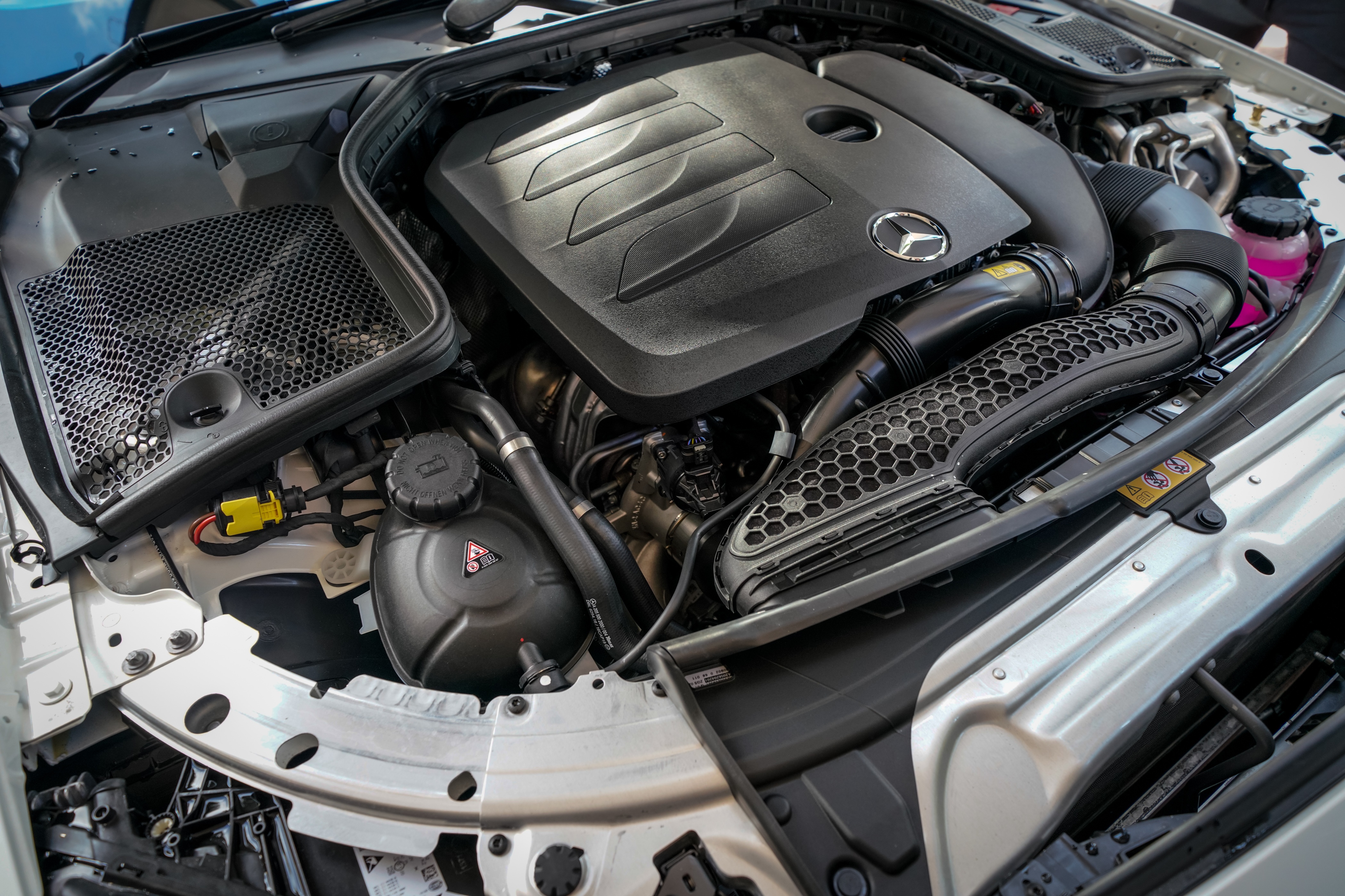 Mercedes-Benz C200 Coupe AMG 2020 ra mat Malaysia anh 2