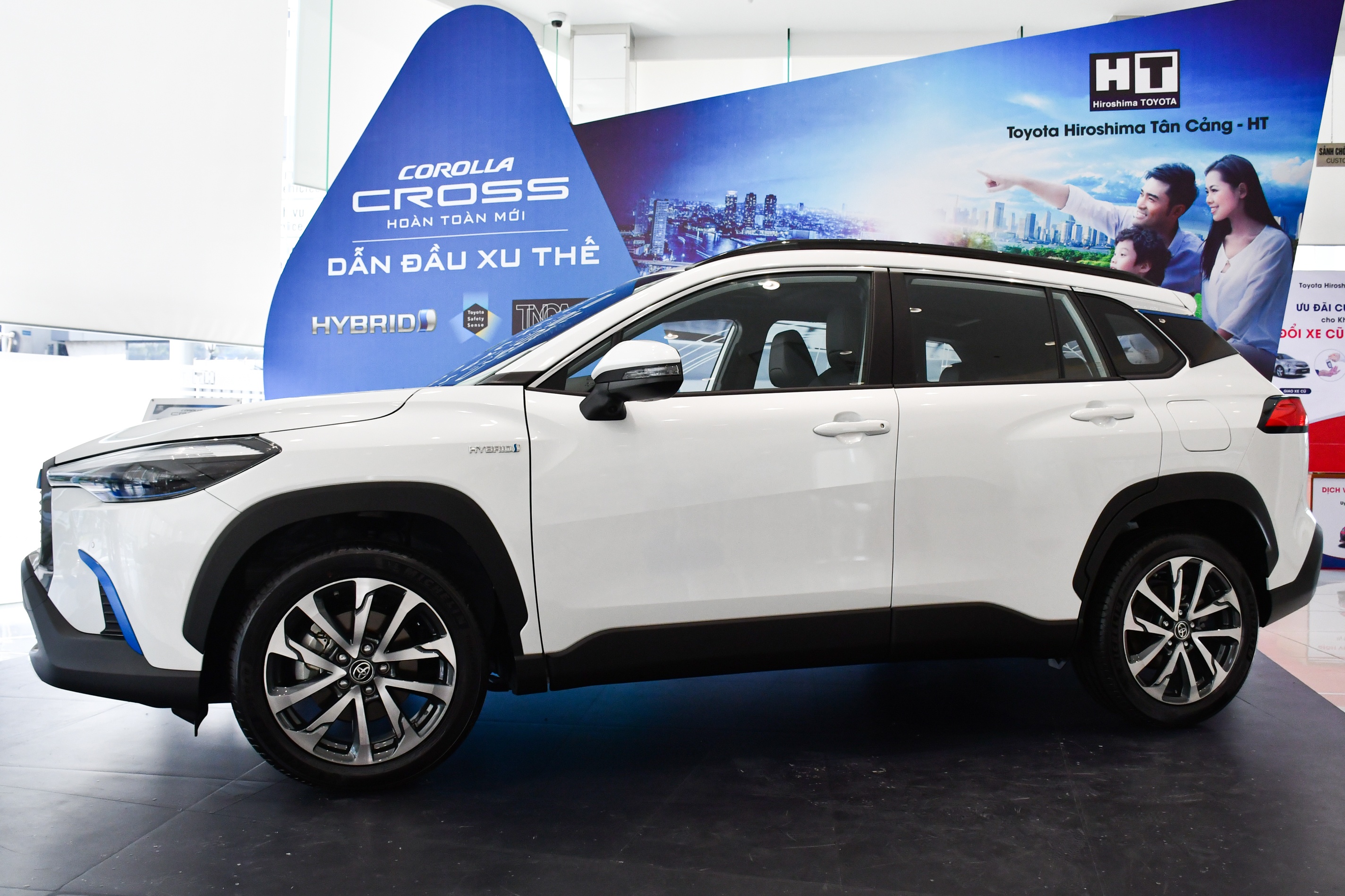 Chi tiet Corolla Cross 1.8HV,  SUV duoi 1 ty trang bi dong co hybrid anh 2