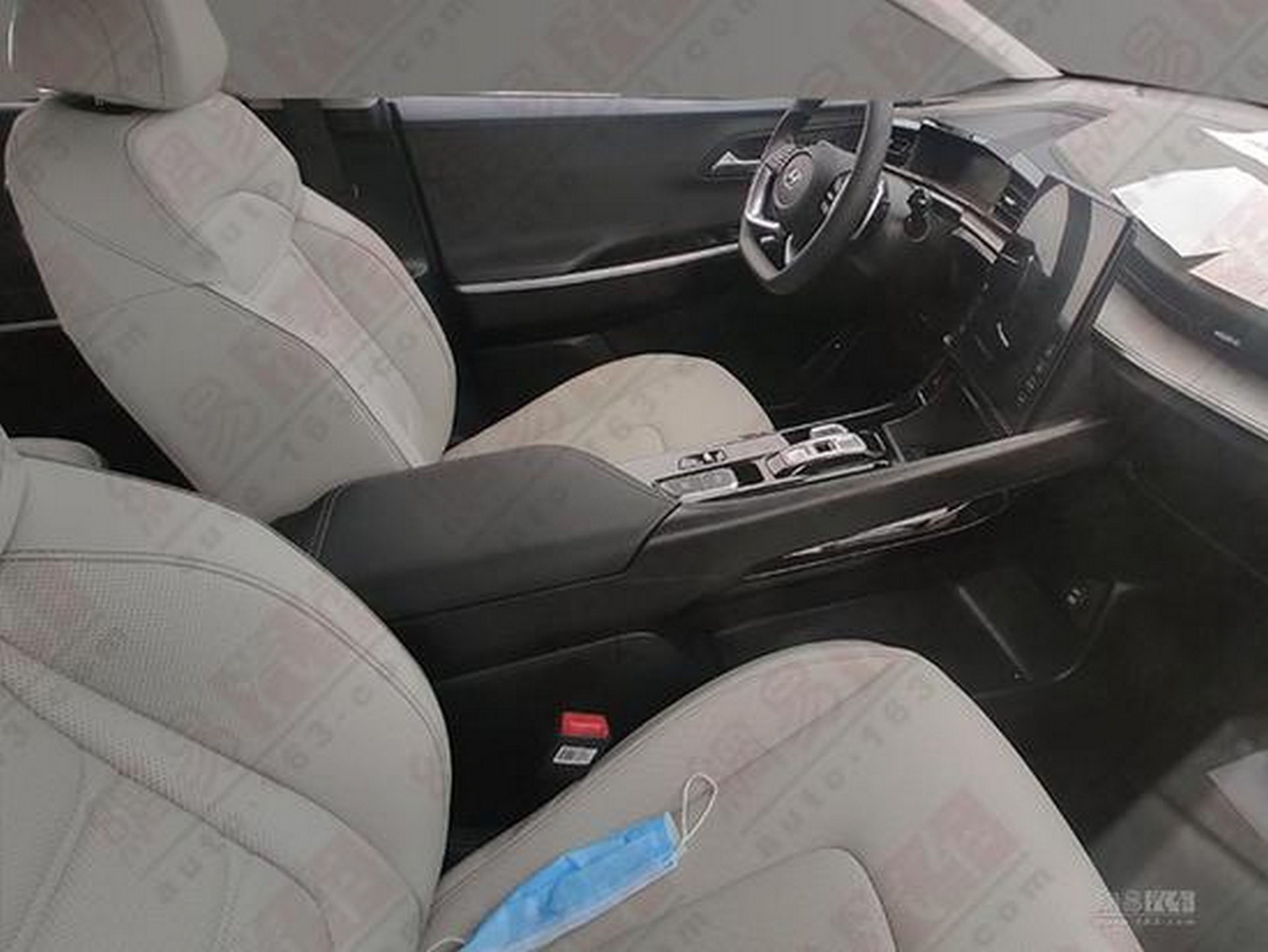 Hyundai Custo ra mắt,  MPV 6 chỗ trang bị động cơ tăng áp 2.0L ảnh 4 Hyundai Custo ra mat,  MPV 6 cho trang bi dong co tang ap 2.0L anh 4