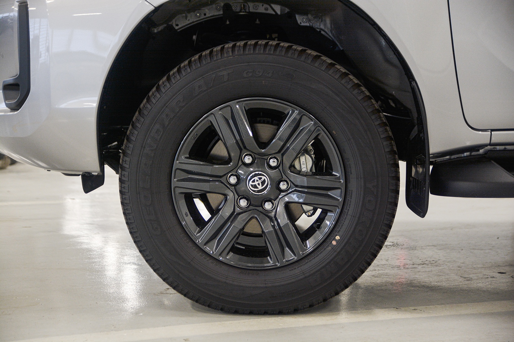 Chi tiết Toyota Hilux 2020 tại VN - 4 phiên bản,  giá từ 628 triệu đồng ảnh 5 Chi tiet Toyota Hilux 2020 tai VN - 4 phien ban,  gia tu 628 trieu dong anh 5