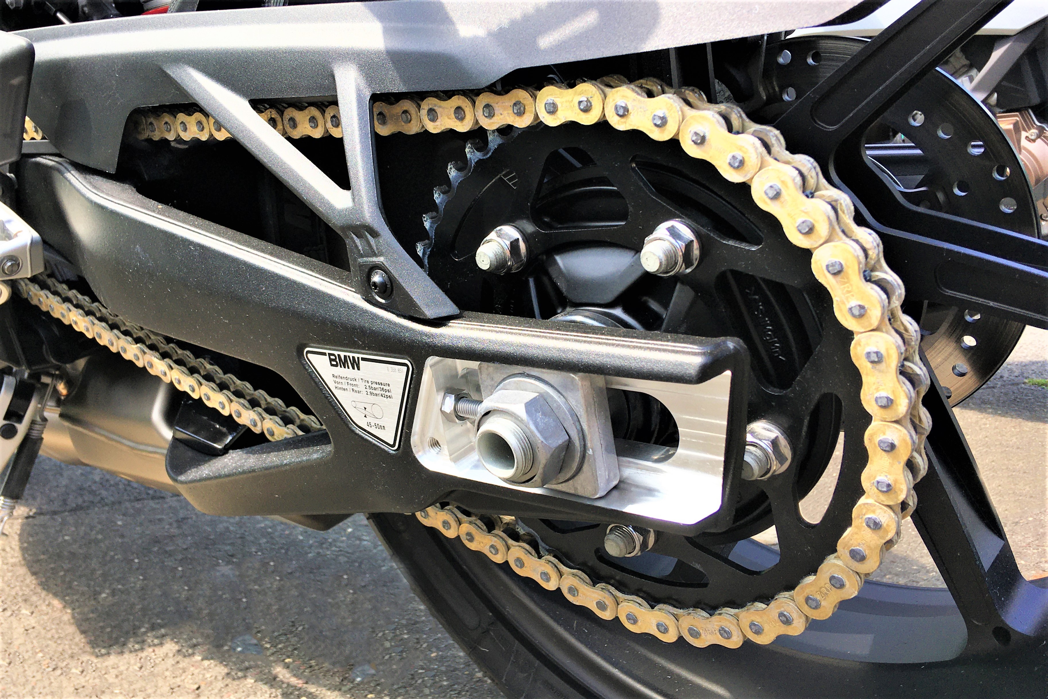 Bo xich xe may lam tu kim cuong khong can boi tron hinh anh