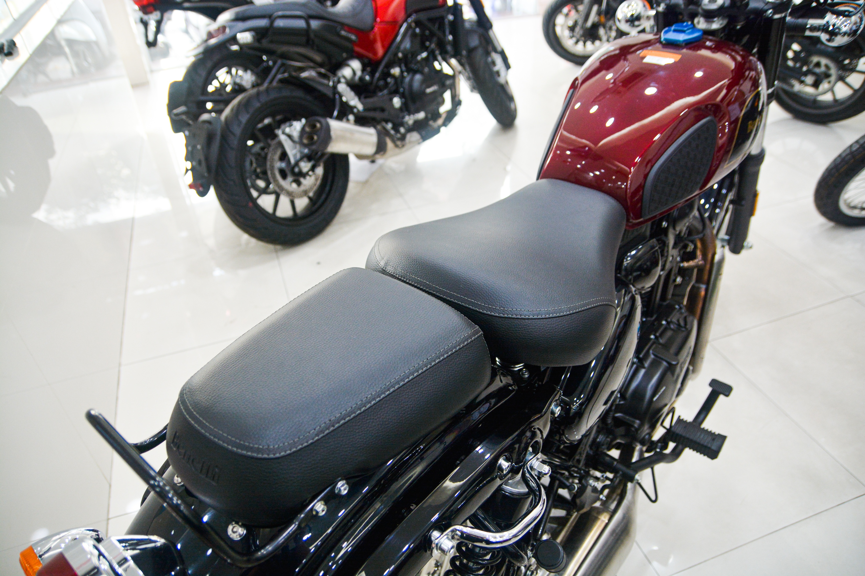 Chi tiet Benelli Imperiale 400 2020 tai VN anh 8