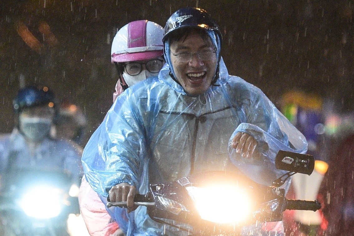 Uu nhuoc diem cac loai ao mua danh cho nguoi di xe may hinh anh