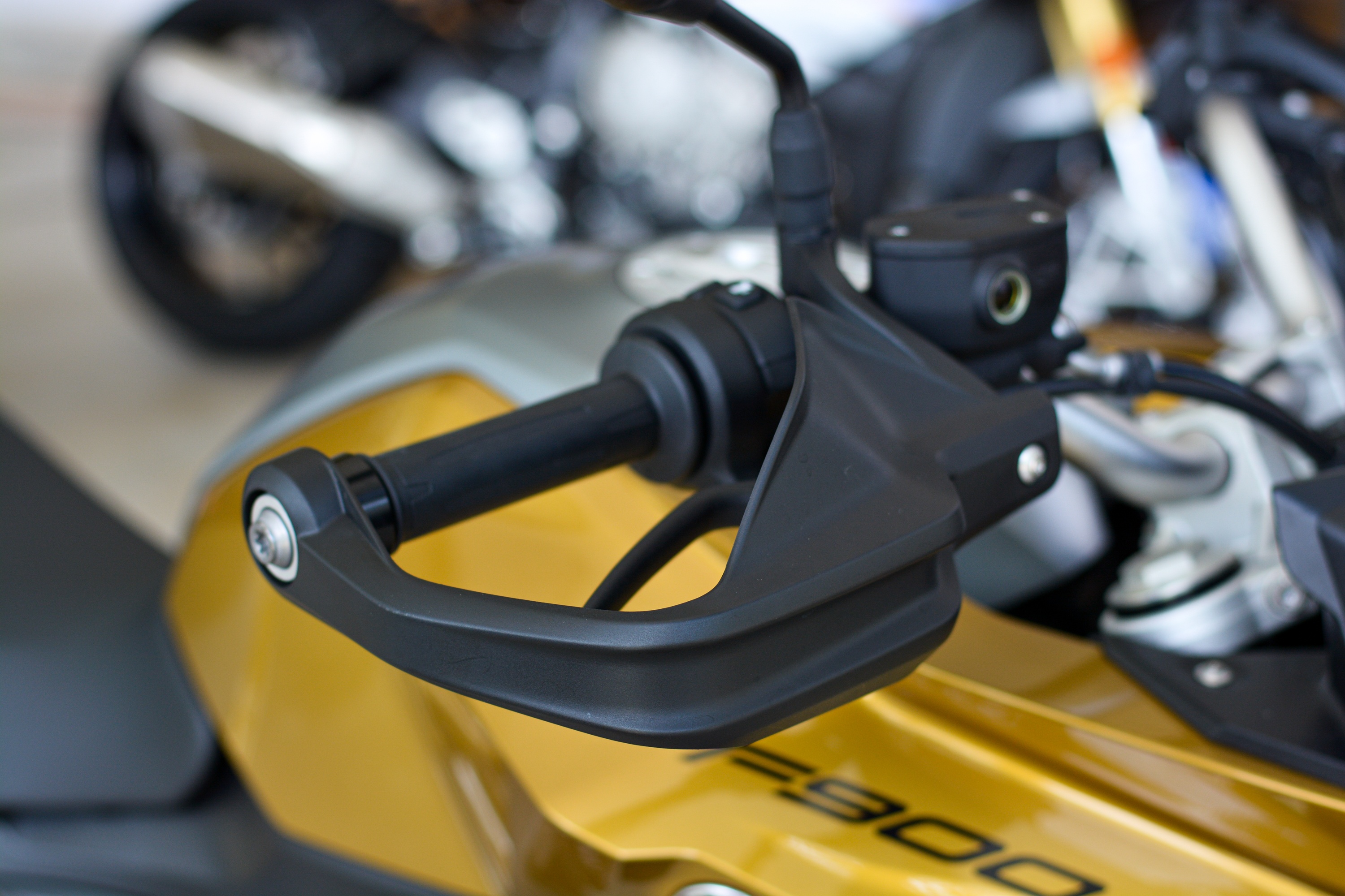 Chi tiet BMW F 900 XR - moto sport-adventure gia 549 trieu anh 5