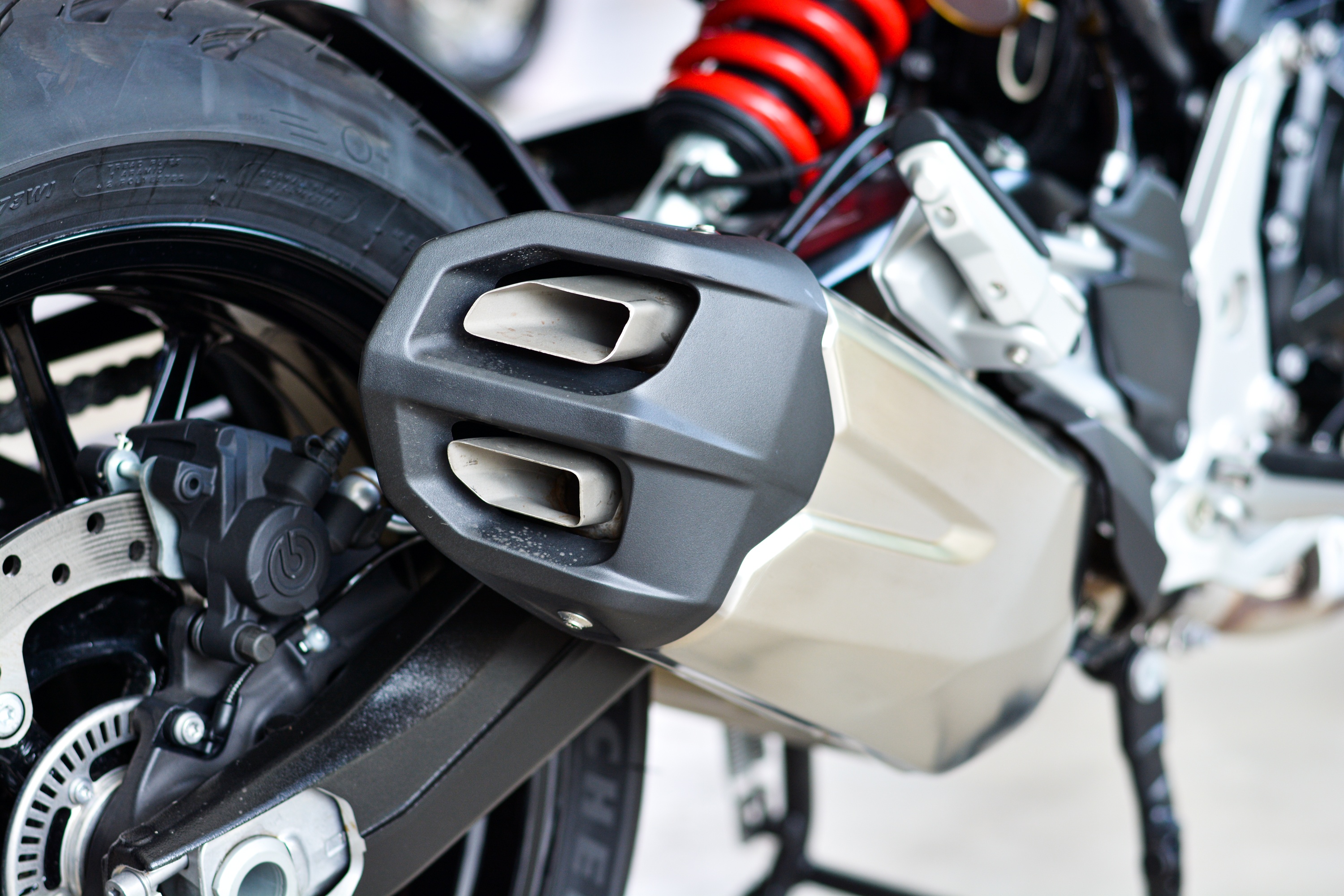 Chi tiet BMW F 900 XR - moto sport-adventure gia 549 trieu anh 13