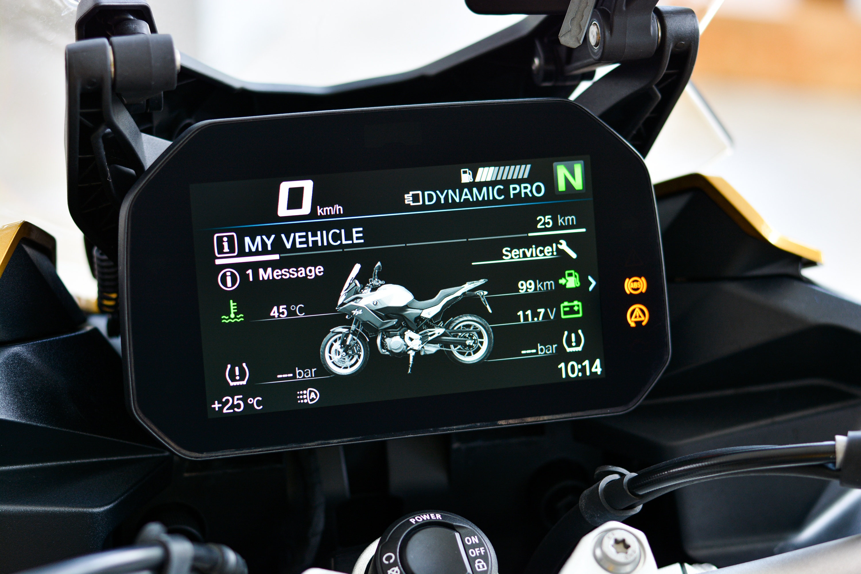 Chi tiet BMW F 900 XR - moto sport-adventure gia 549 trieu anh 6