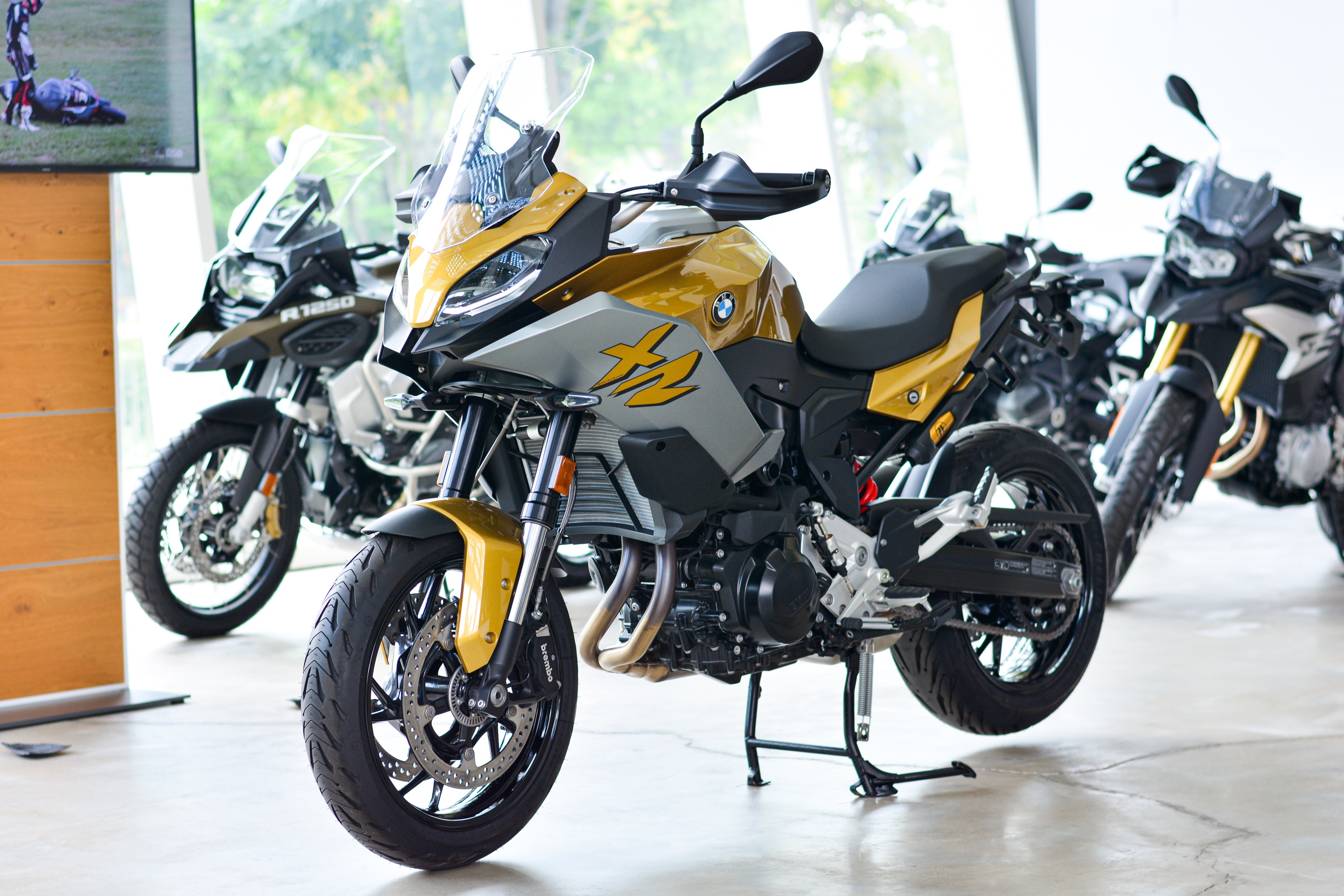 Chi tiet BMW F 900 XR - moto sport-adventure gia 549 trieu anh 1