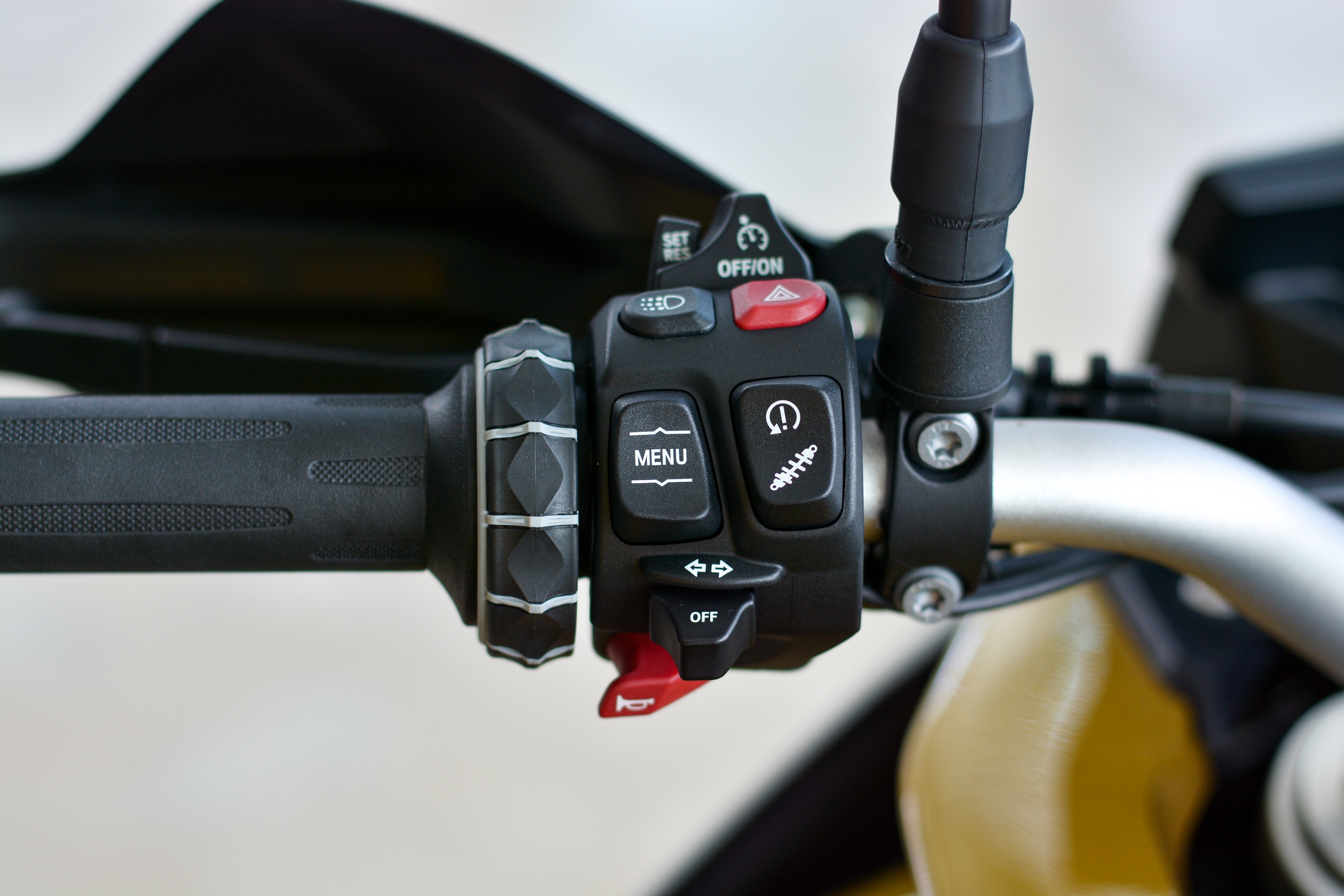 Chi tiet BMW F 900 XR - moto sport-adventure gia 549 trieu anh 7