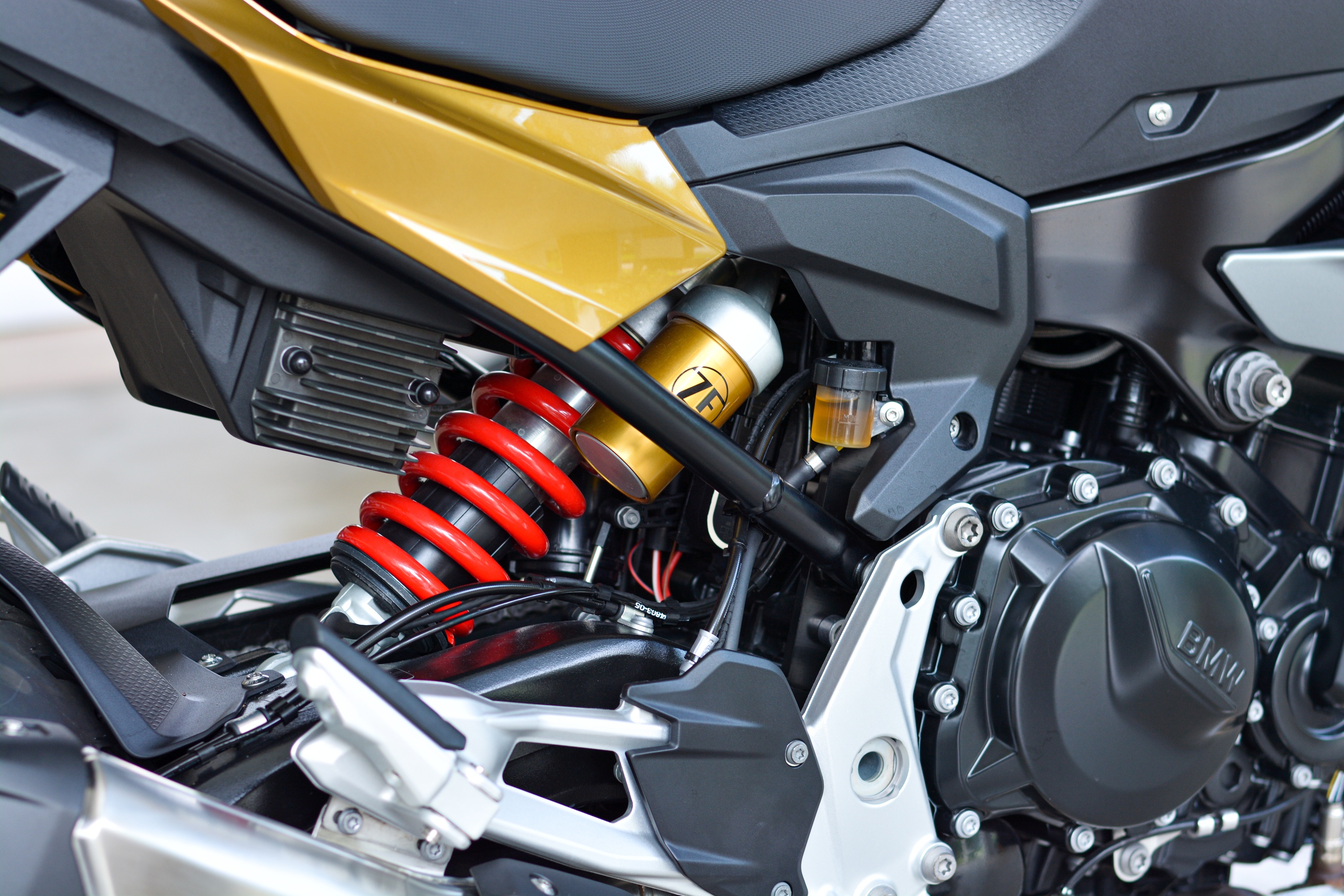 Chi tiet BMW F 900 XR - moto sport-adventure gia 549 trieu anh 10