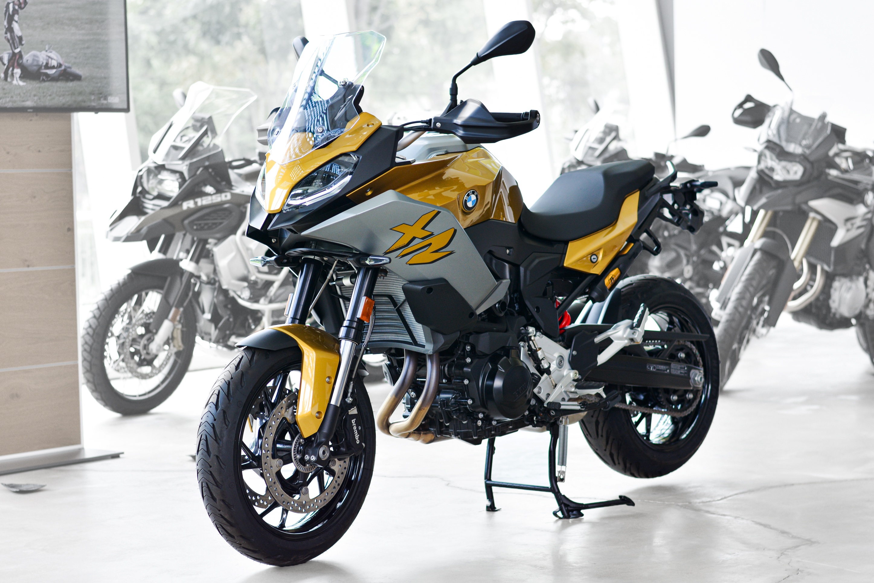 Chi tiet BMW F 900 XR - moto sport-adventure gia 549 trieu hinh anh