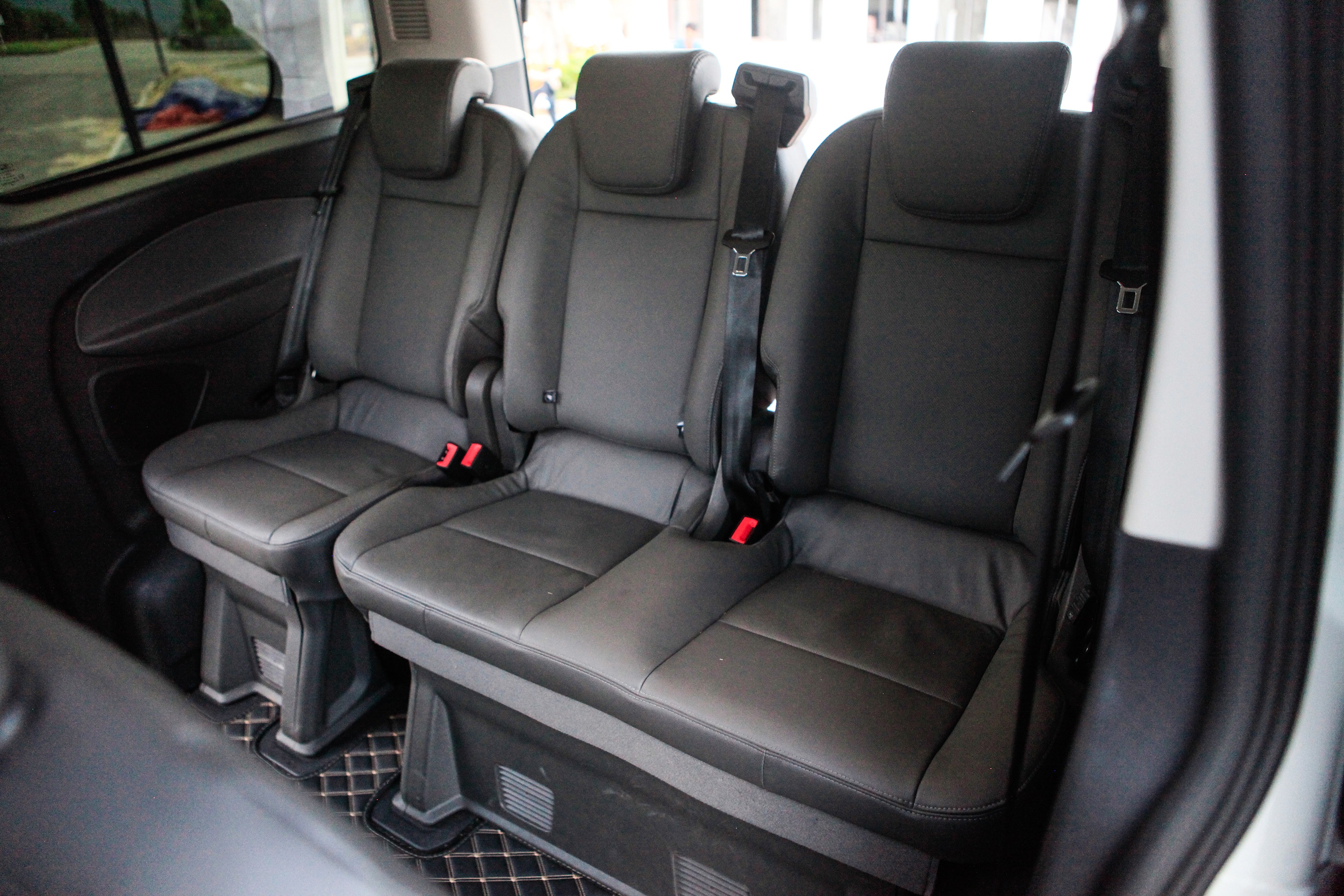 MPV giá 1 tỷ chọn Kia Sedona hay Ford Tourneo? ảnh 11 MPV gia 1 ty chon Kia Sedona hay Ford Tourneo? anh 11