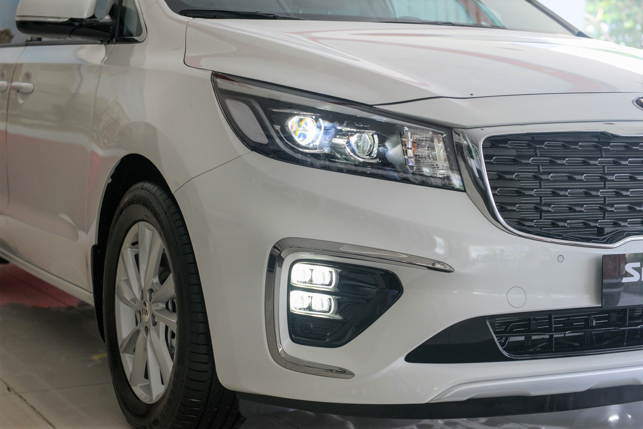 MPV giá 1 tỷ chọn Kia Sedona hay Ford Tourneo? ảnh 5 MPV gia 1 ty chon Kia Sedona hay Ford Tourneo? anh 5