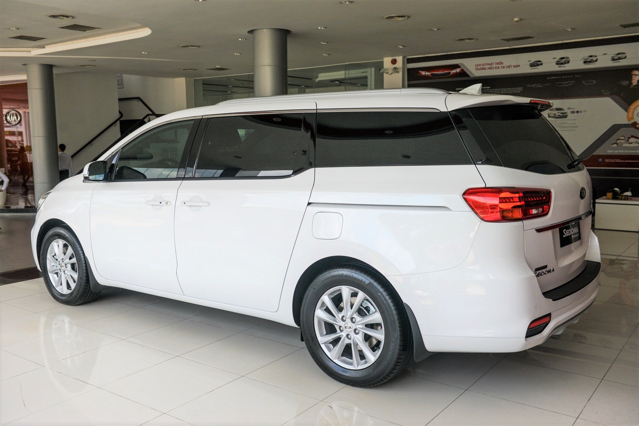 MPV giá 1 tỷ chọn Kia Sedona hay Ford Tourneo? ảnh 12 MPV gia 1 ty chon Kia Sedona hay Ford Tourneo? anh 12