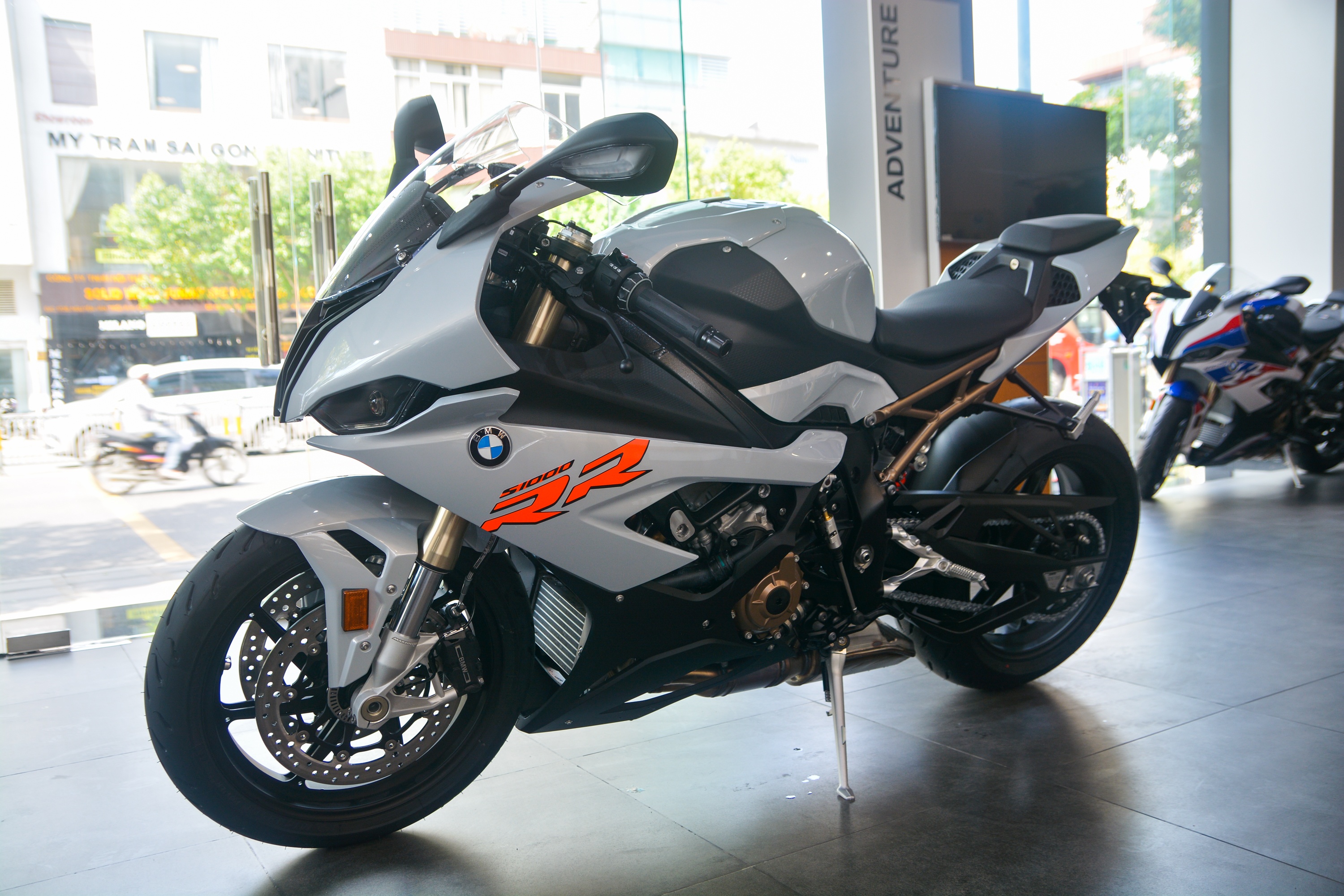 Chi tiet BMW S 1000 RR Hockenheim Silver Metallic tai Viet Nam anh 2