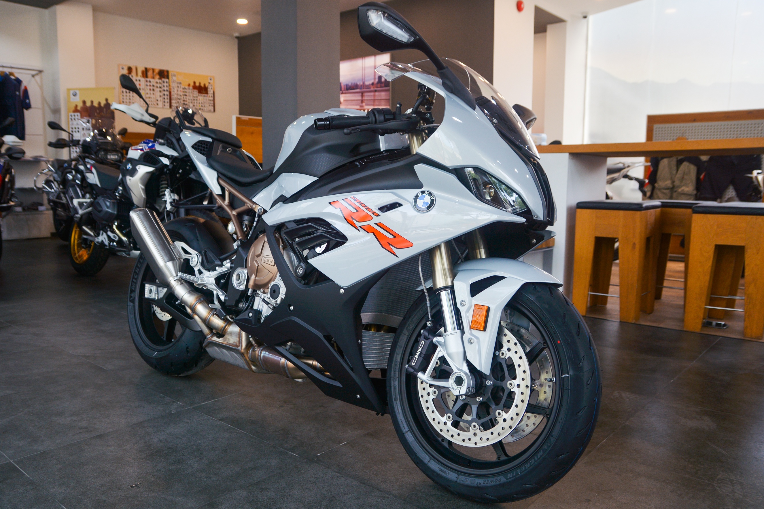 Chi tiet BMW S 1000 RR Hockenheim Silver Metallic tai Viet Nam anh 1