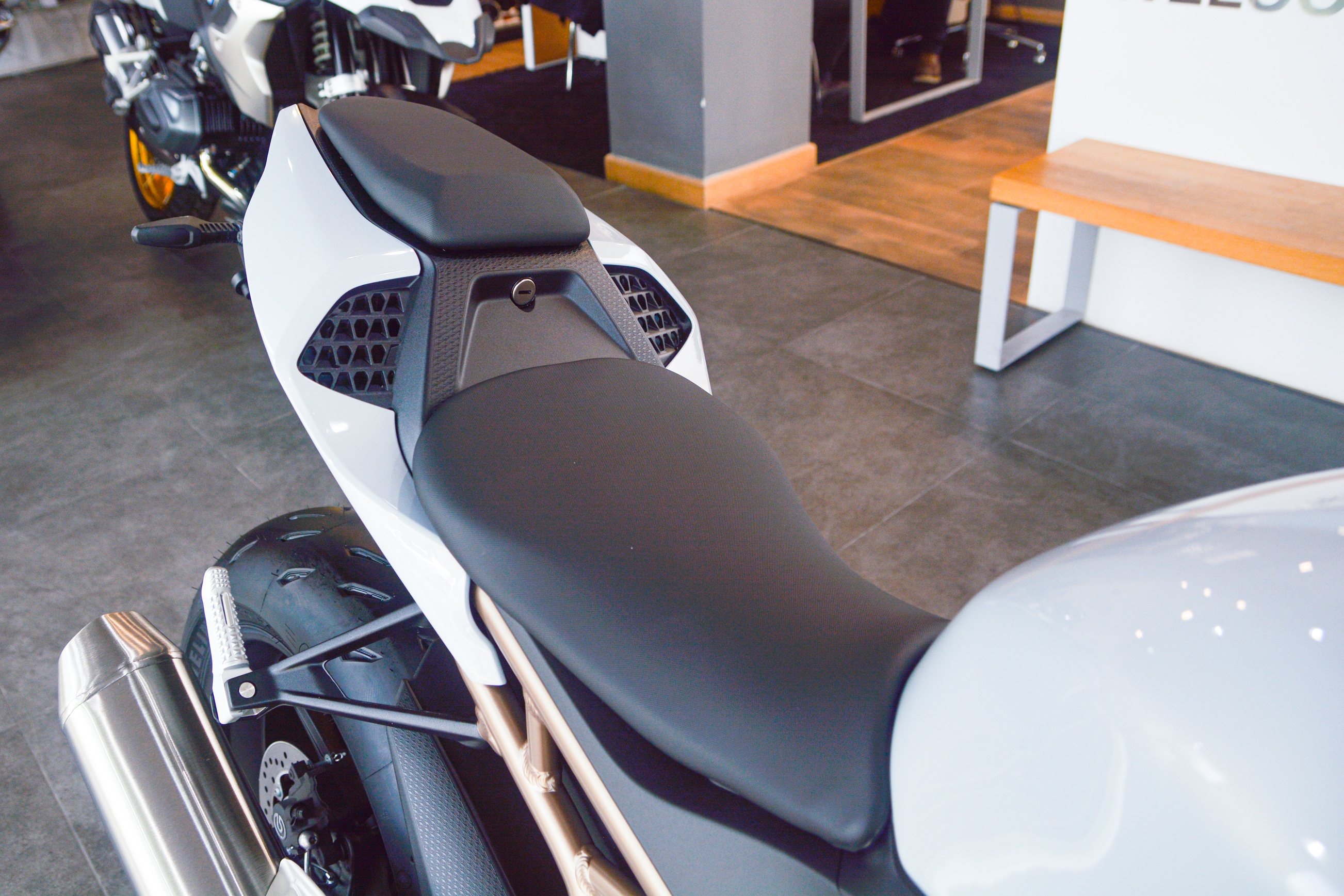 Chi tiet BMW S 1000 RR Hockenheim Silver Metallic tai Viet Nam anh 7