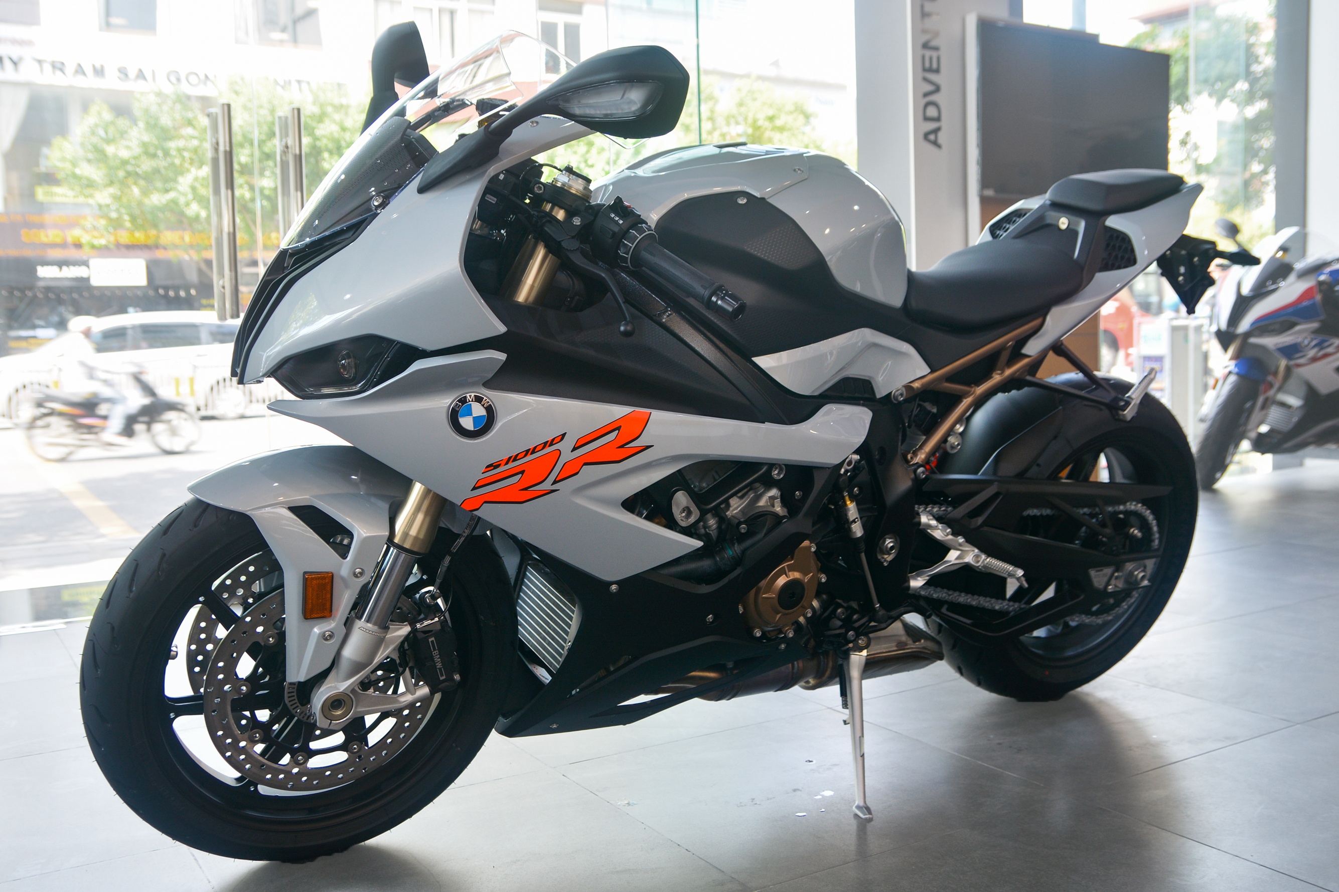Chi tiet BMW S 1000 RR Hockenheim Silver Metallic tai Viet Nam hinh anh