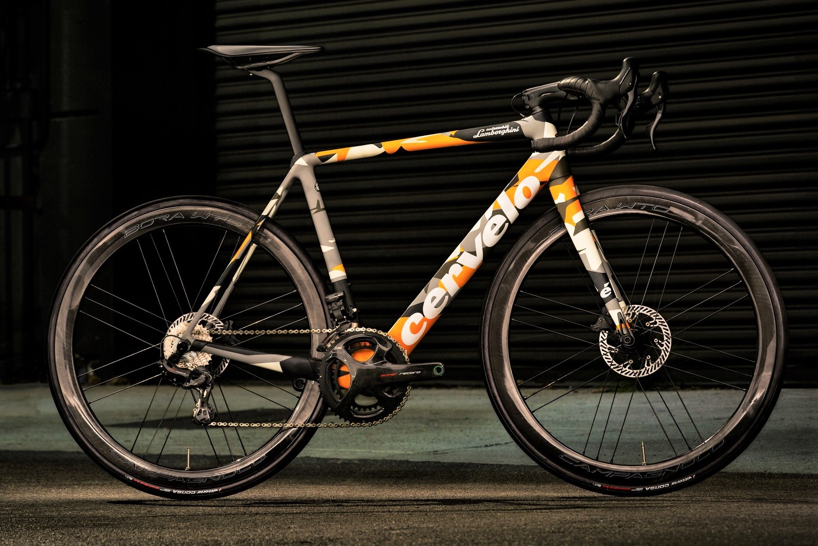 Lamborghini san xuat xe dap gia 18.000 USD hinh anh