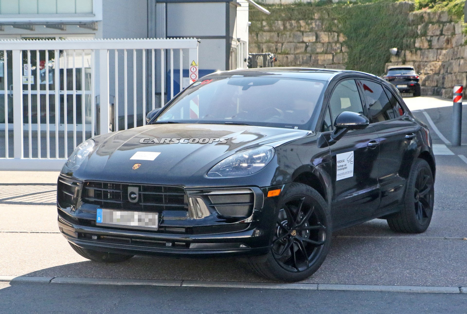 Porsche Macan phiên bản mới bị rò rỉ ảnh nội thất ảnh 1 Porsche Macan phien ban moi bi ro ri anh noi that anh 1